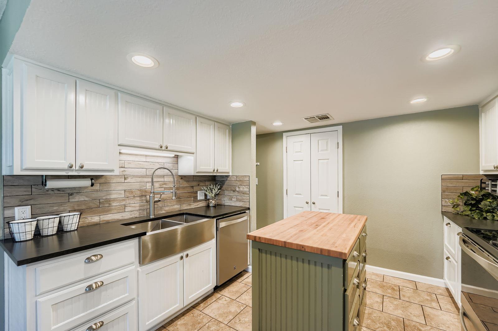 207 Old Thorndale Rd, Taylor, TX 76574