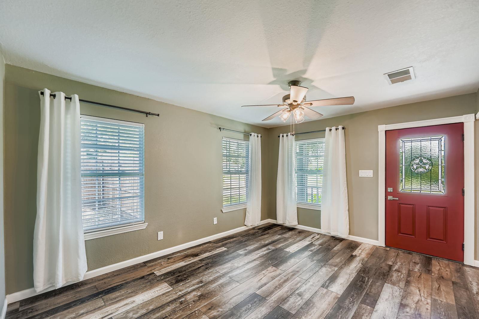 207 Old Thorndale Rd, Taylor, TX 76574