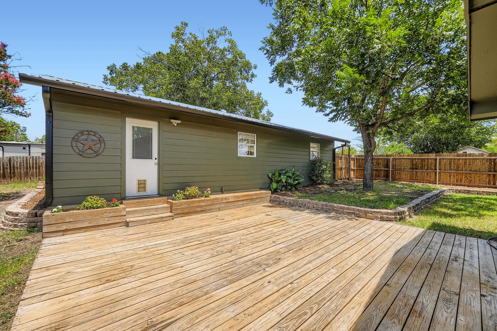 207 Old Thorndale Rd, Taylor, TX 76574