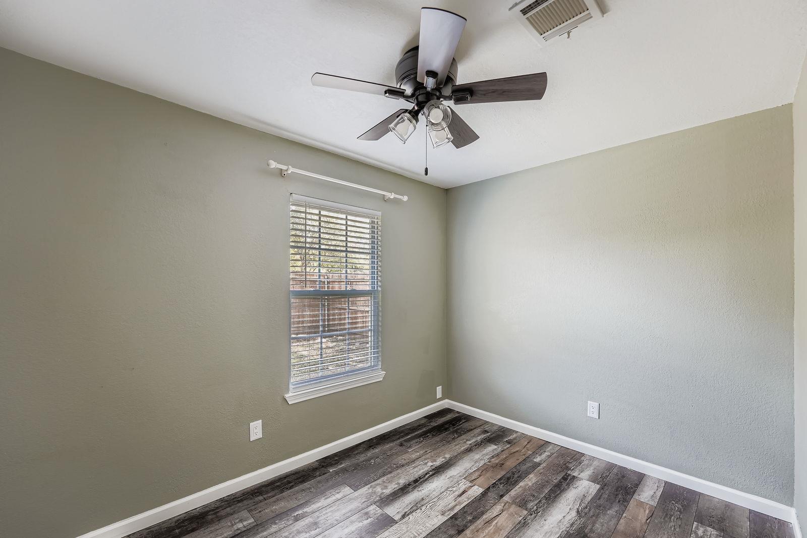 207 Old Thorndale Rd, Taylor, TX 76574