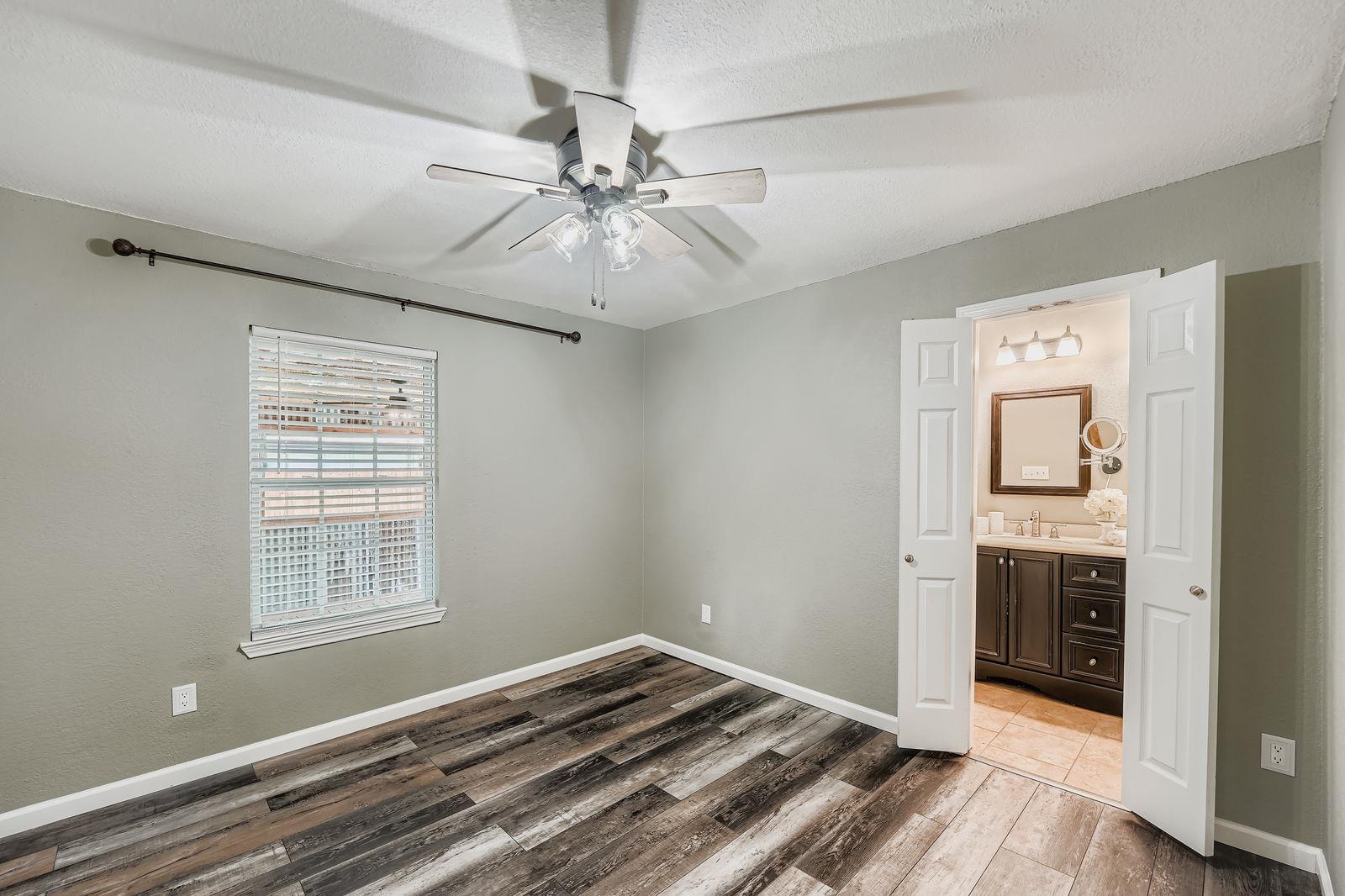 207 Old Thorndale Rd, Taylor, TX 76574