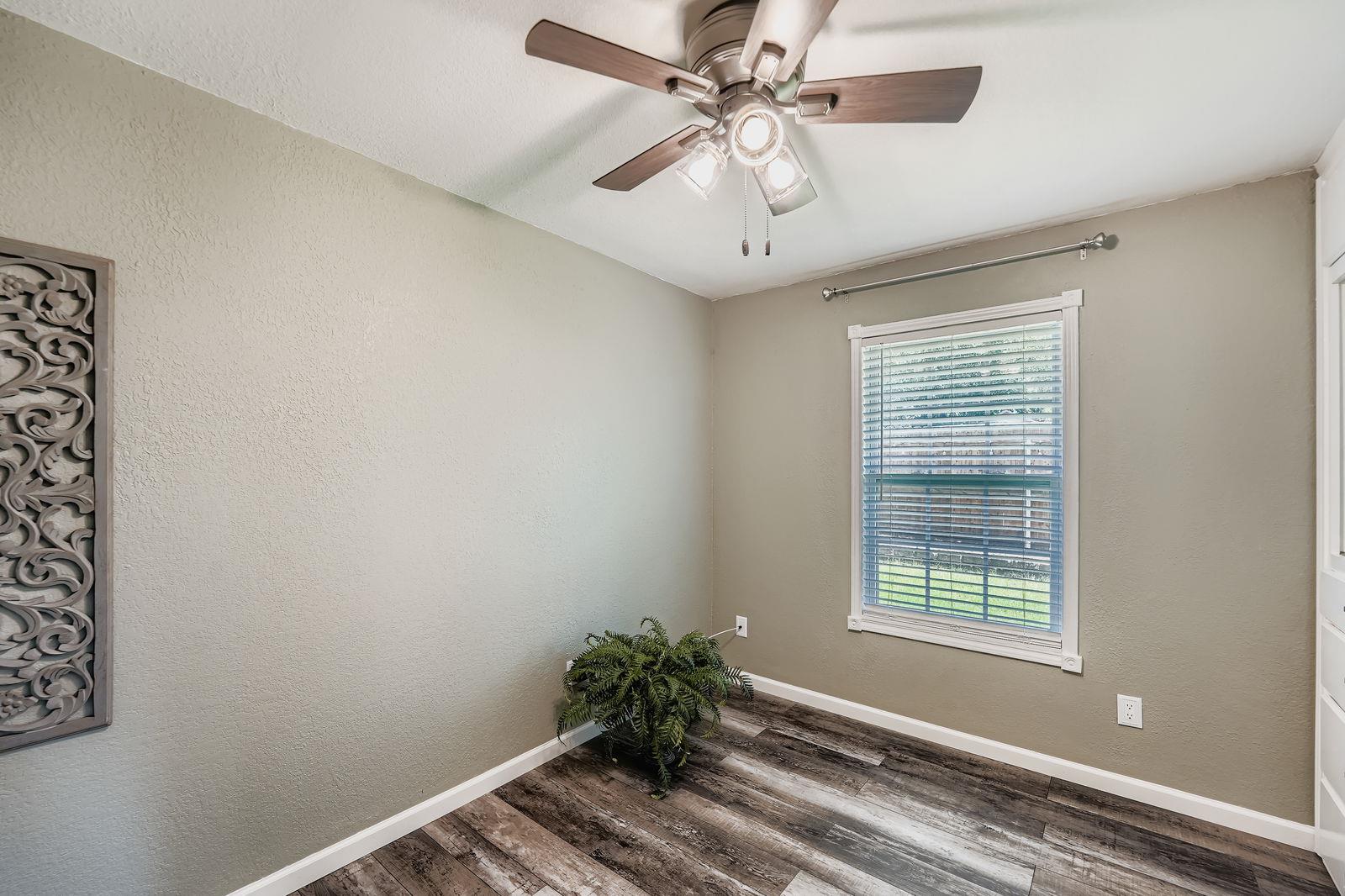 207 Old Thorndale Rd, Taylor, TX 76574