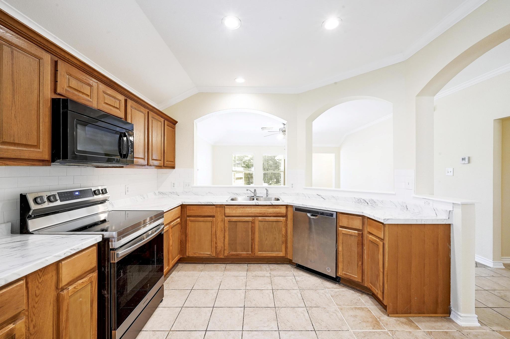 136 Winter St, Kyle, TX 78640