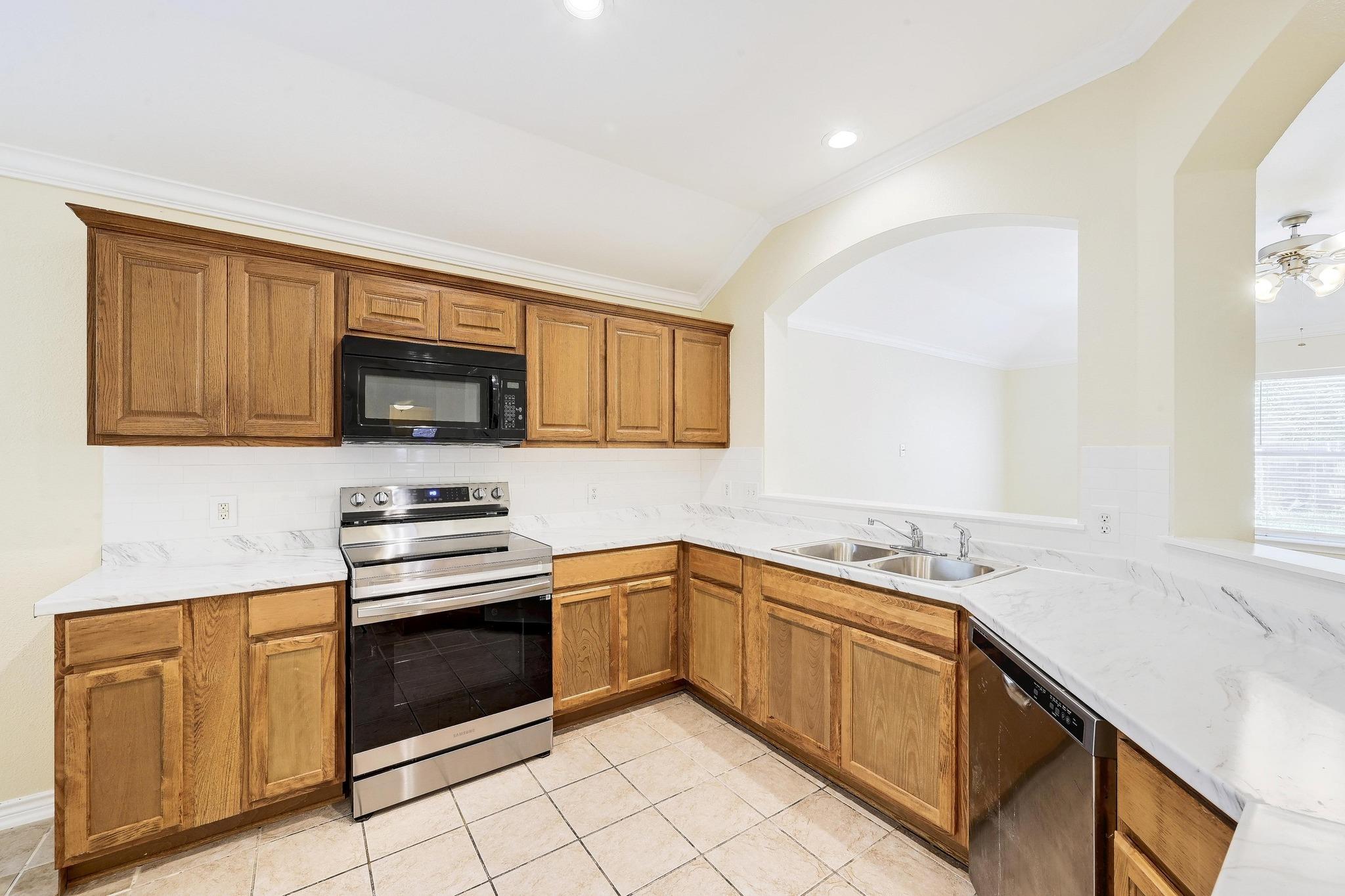 136 Winter St, Kyle, TX 78640