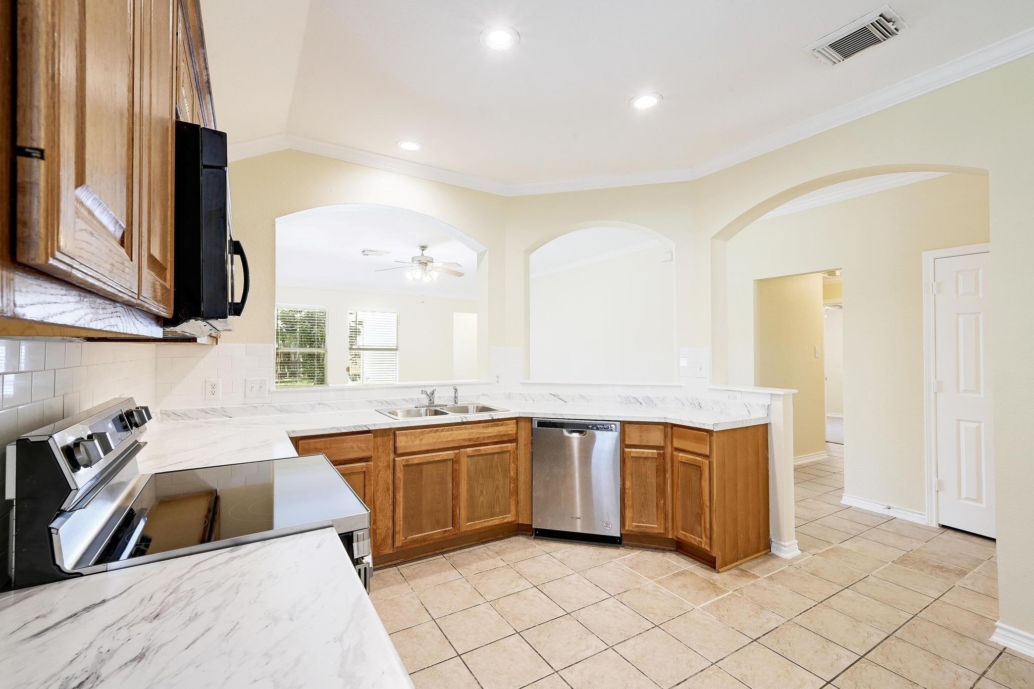 136 Winter St, Kyle, TX 78640