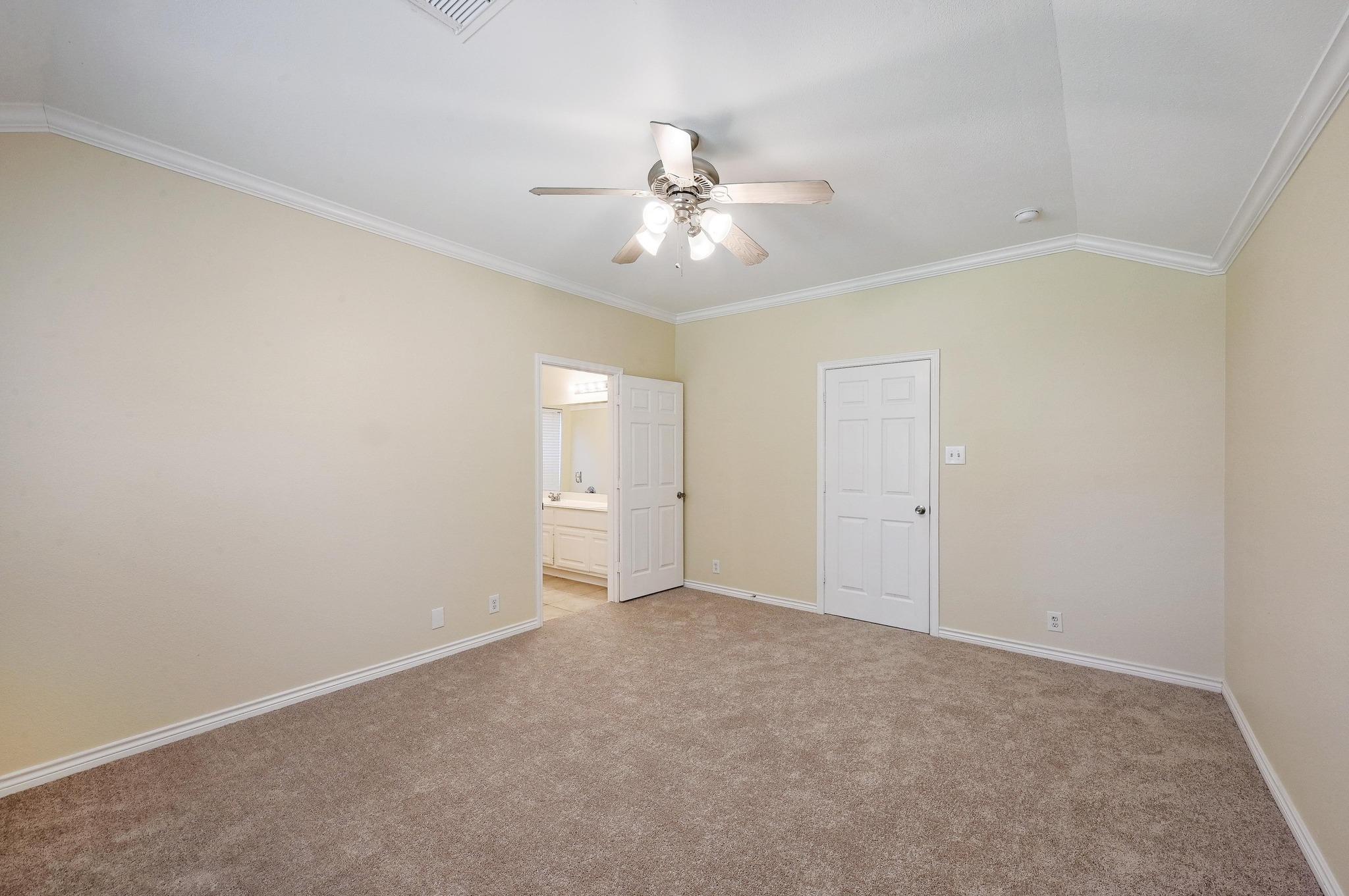 136 Winter St, Kyle, TX 78640