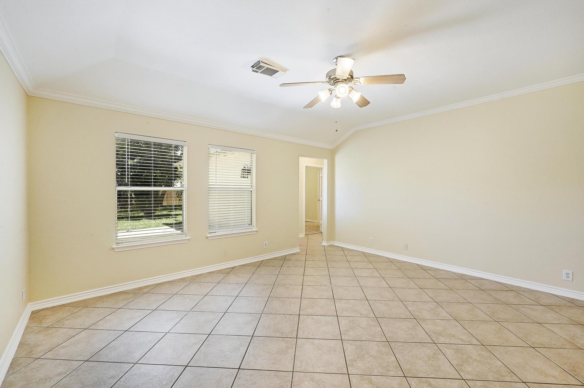 136 Winter St, Kyle, TX 78640