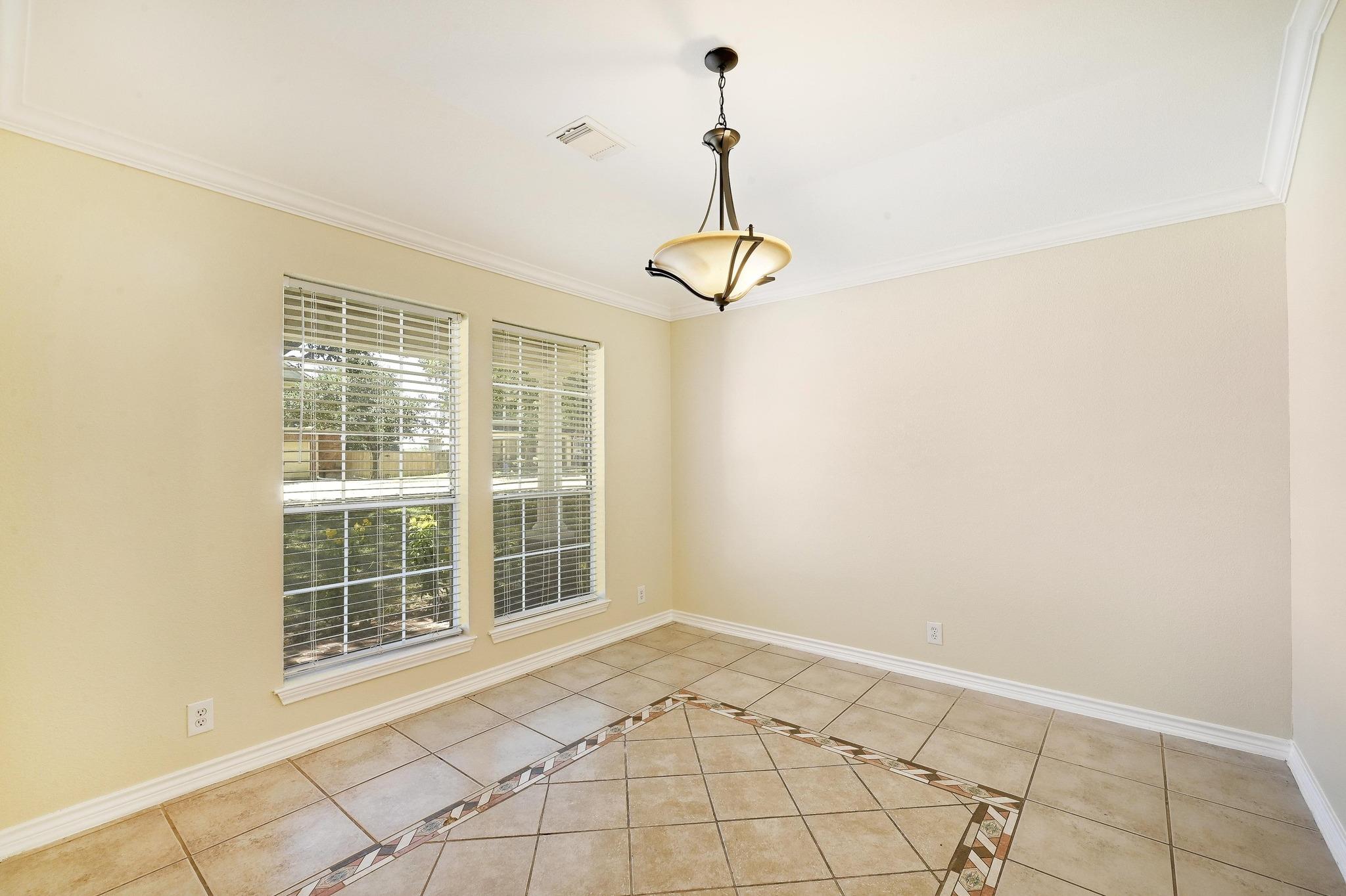 136 Winter St, Kyle, TX 78640
