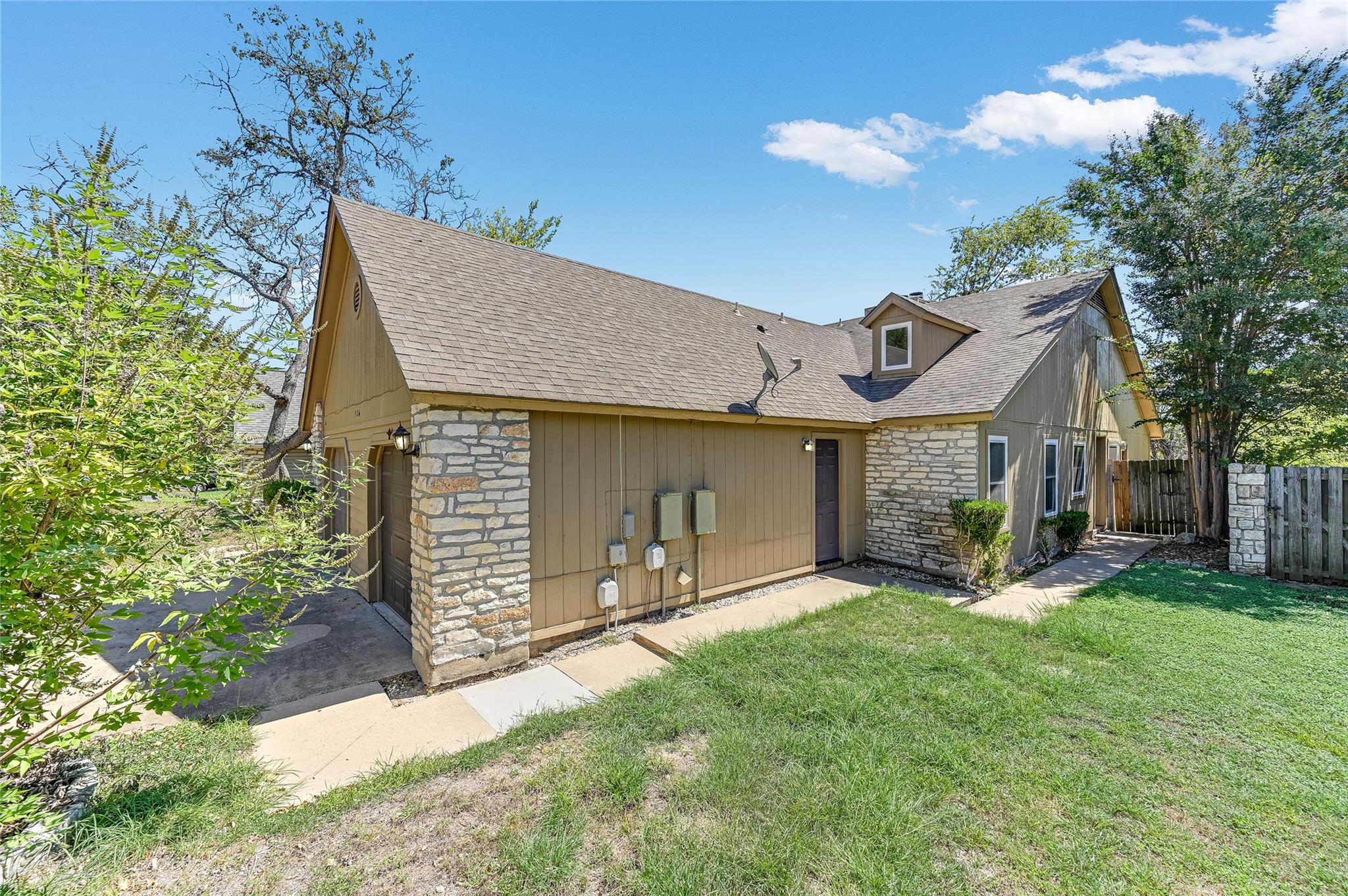 526 Cutty Trl # B, Lakeway, TX 78734