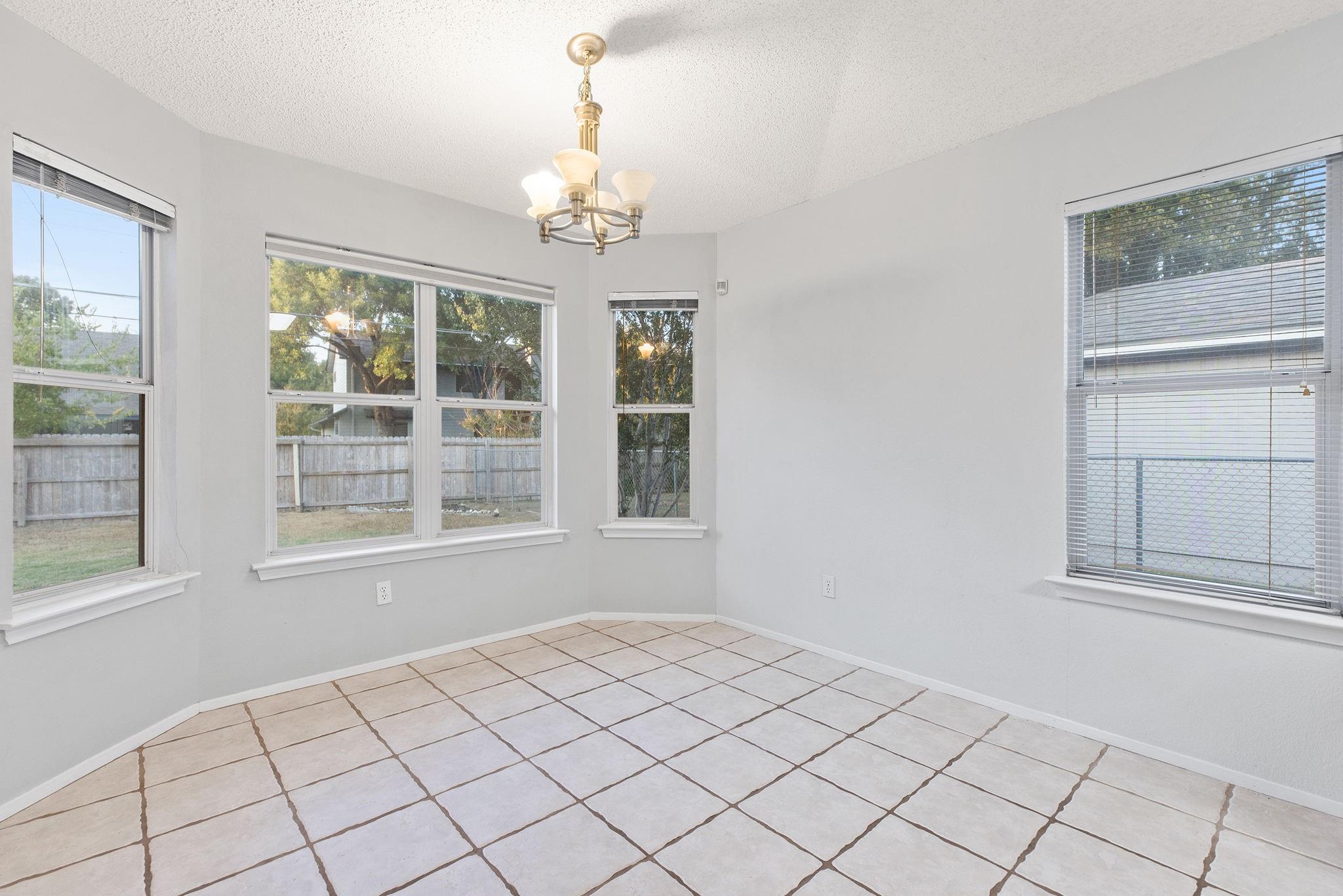 1902 Hollow Tree Blvd, Round Rock, TX 78681