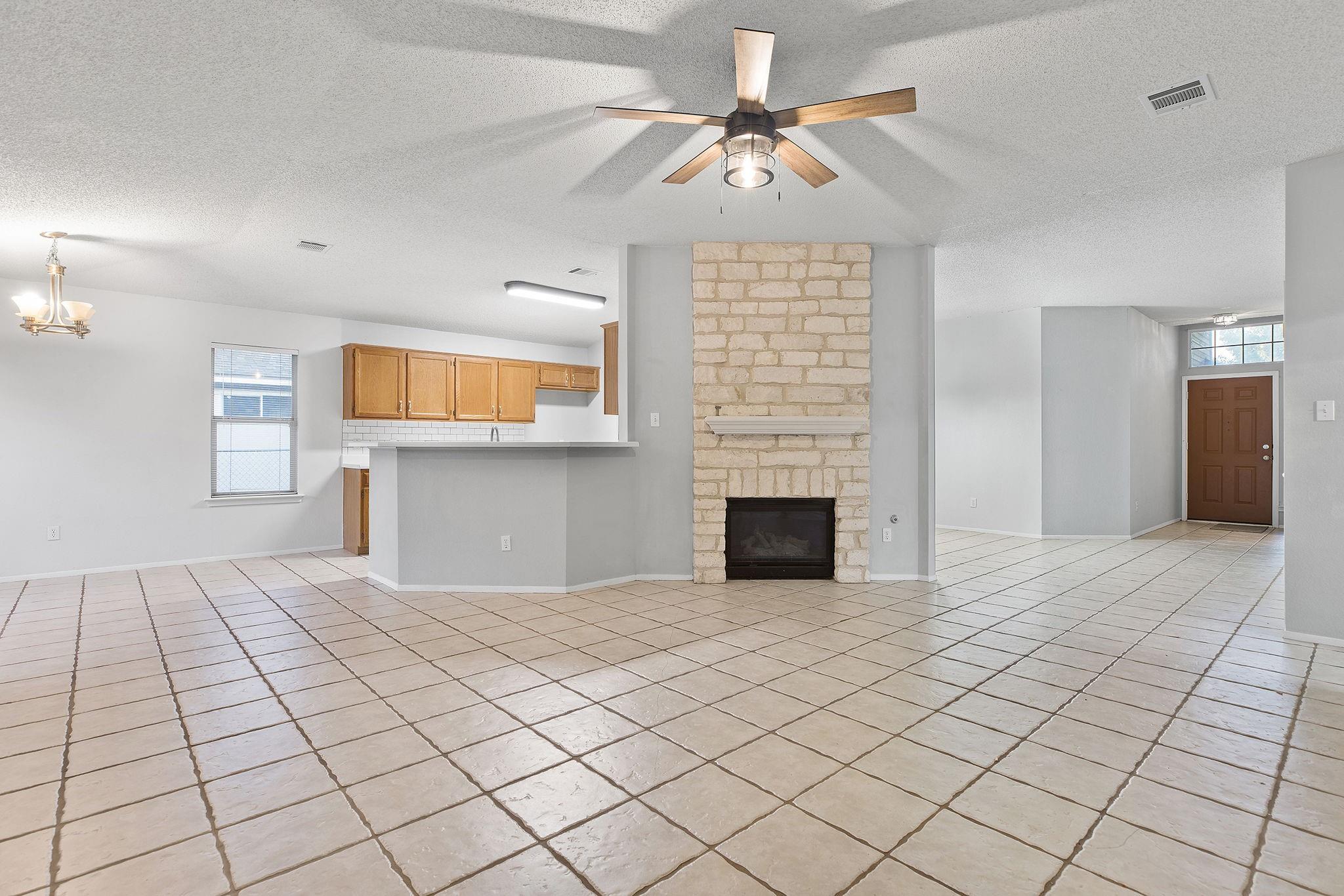 1902 Hollow Tree Blvd, Round Rock, TX 78681