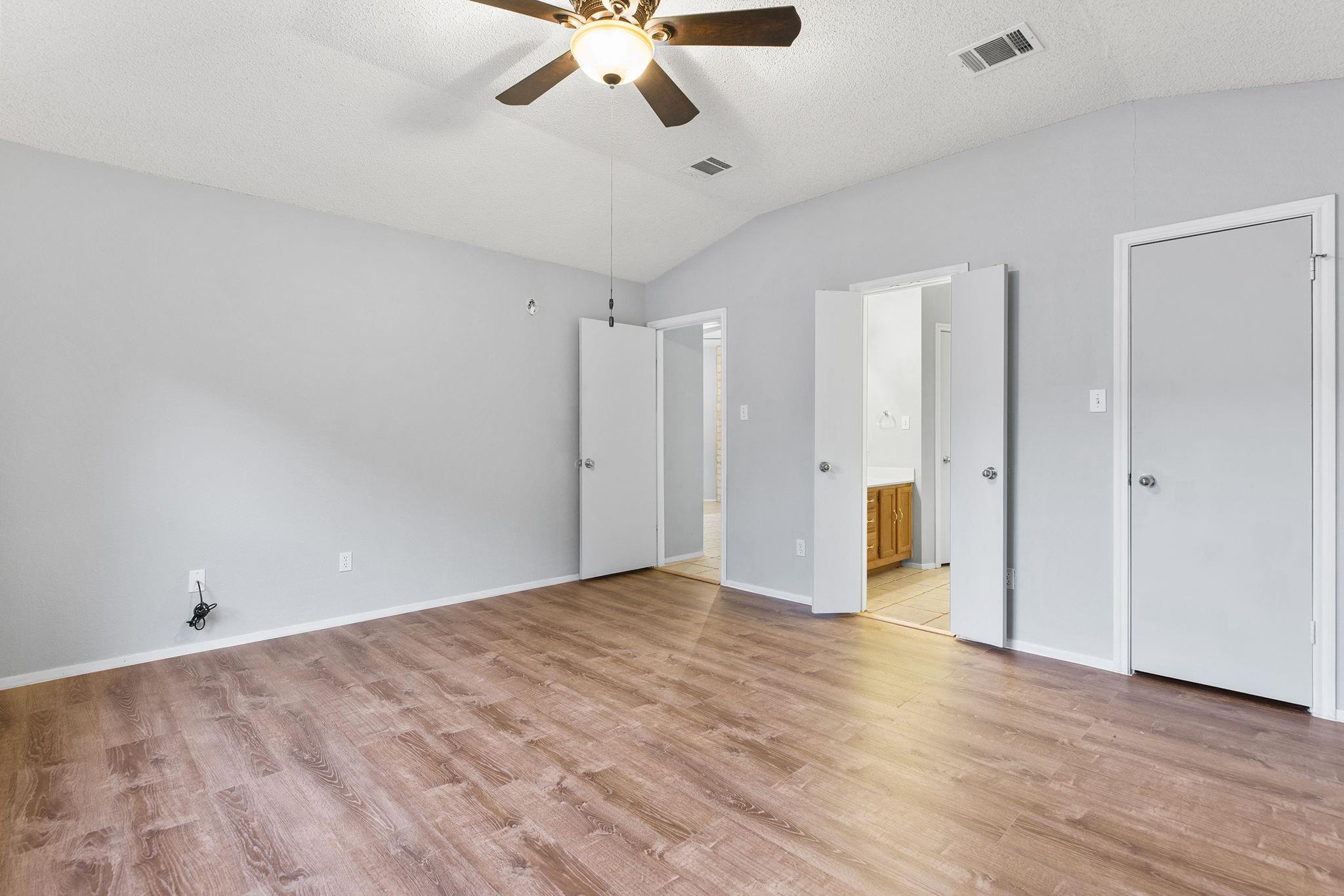 1902 Hollow Tree Blvd, Round Rock, TX 78681