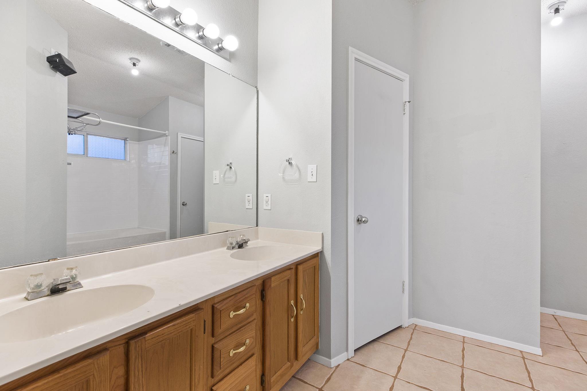 1902 Hollow Tree Blvd, Round Rock, TX 78681