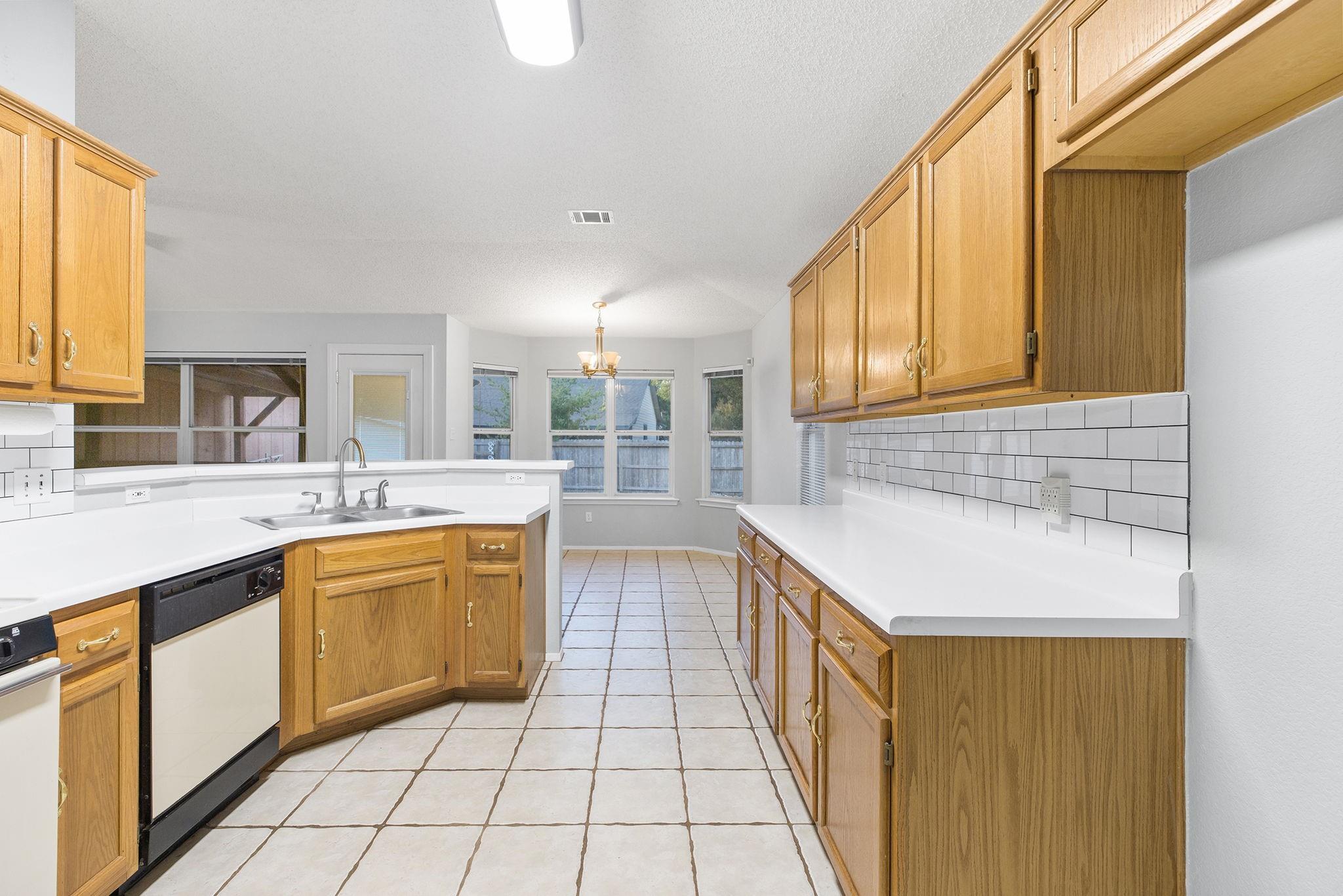 1902 Hollow Tree Blvd, Round Rock, TX 78681
