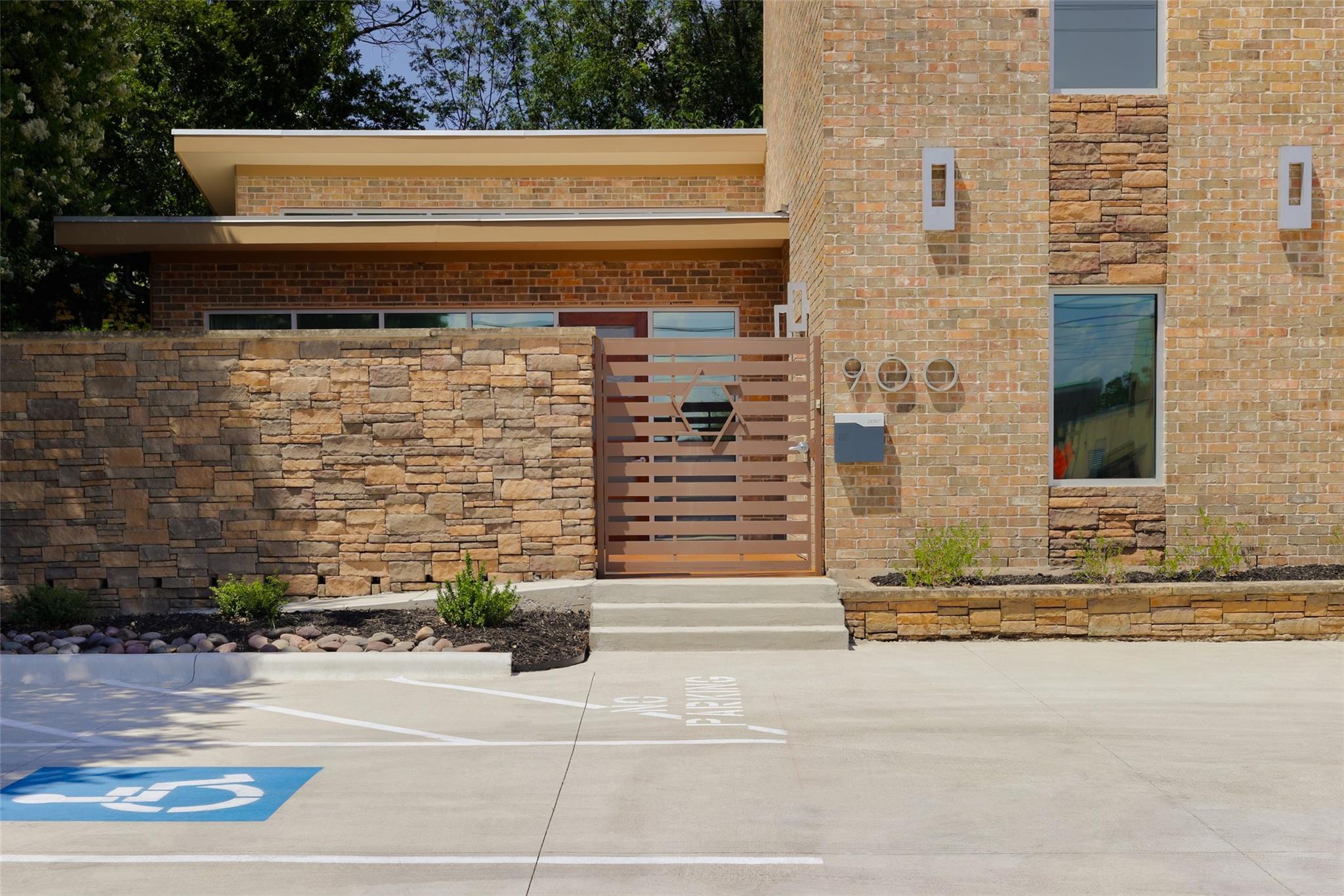 900 W North Loop Blvd, Austin, TX 78756