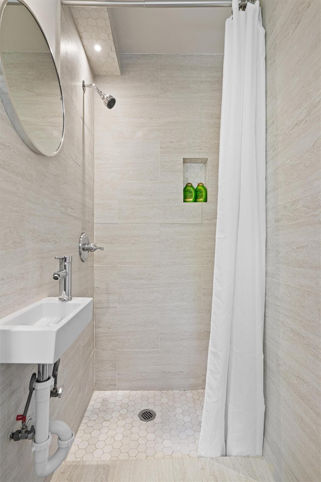 3005 Leaning Oak Cir, Austin, TX 78704