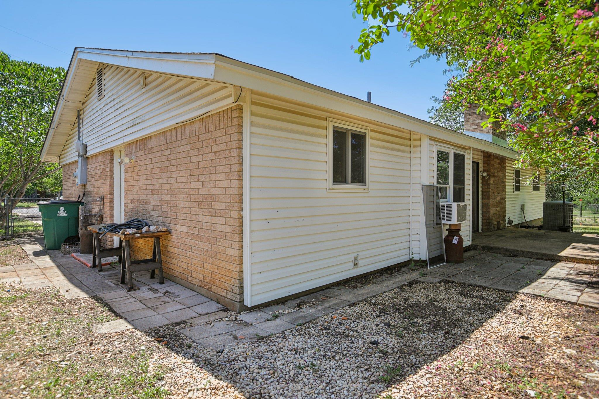 301 Cardinal Ln, Cedar Park, TX 78613