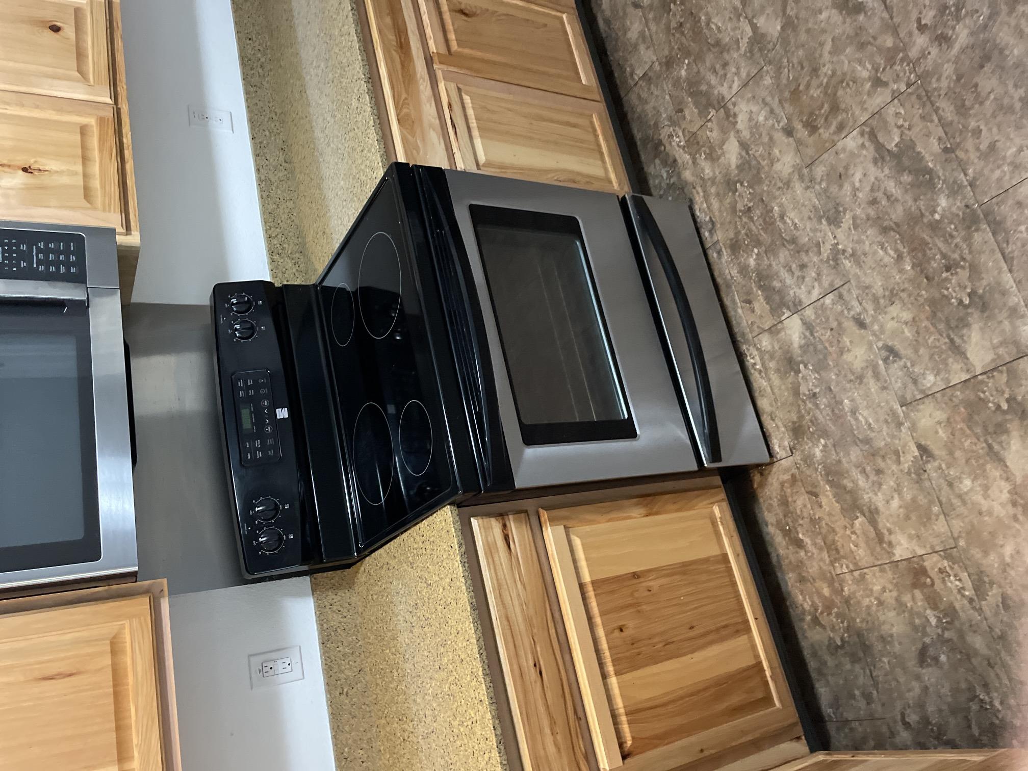 708 W 6th St, Taylor, TX 76574