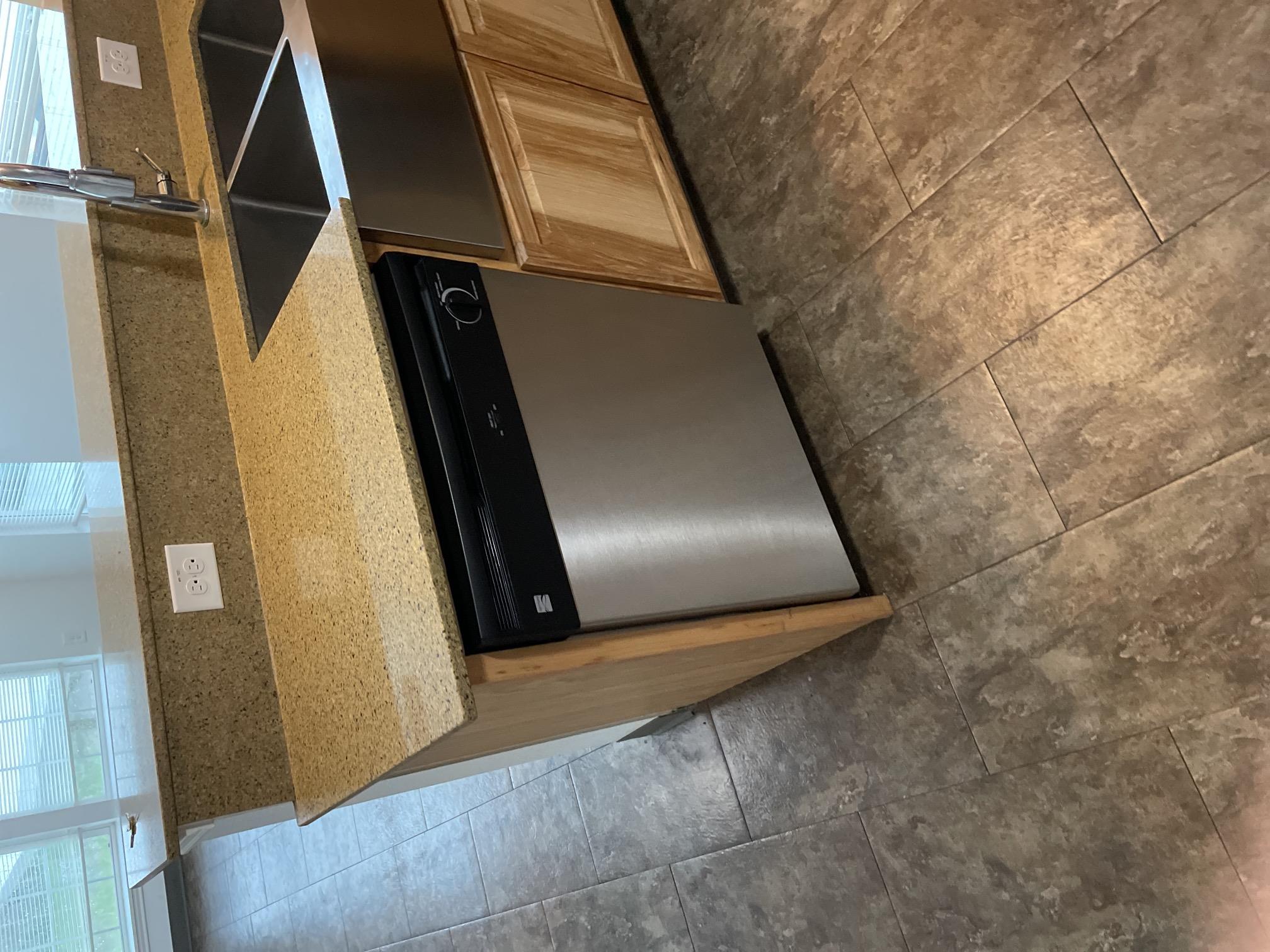 708 W 6th St, Taylor, TX 76574