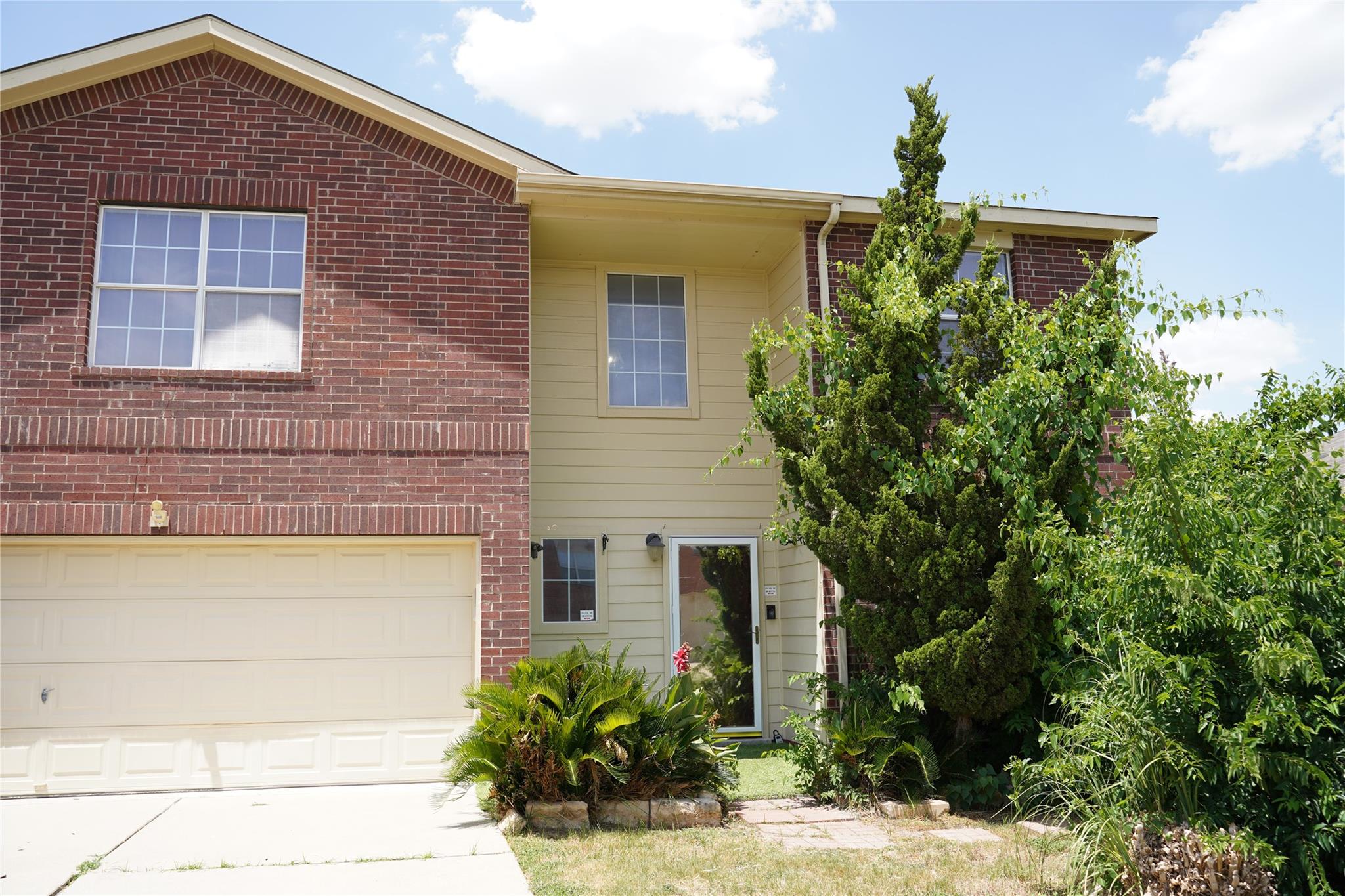 320 Phillips St, Hutto, TX 78634