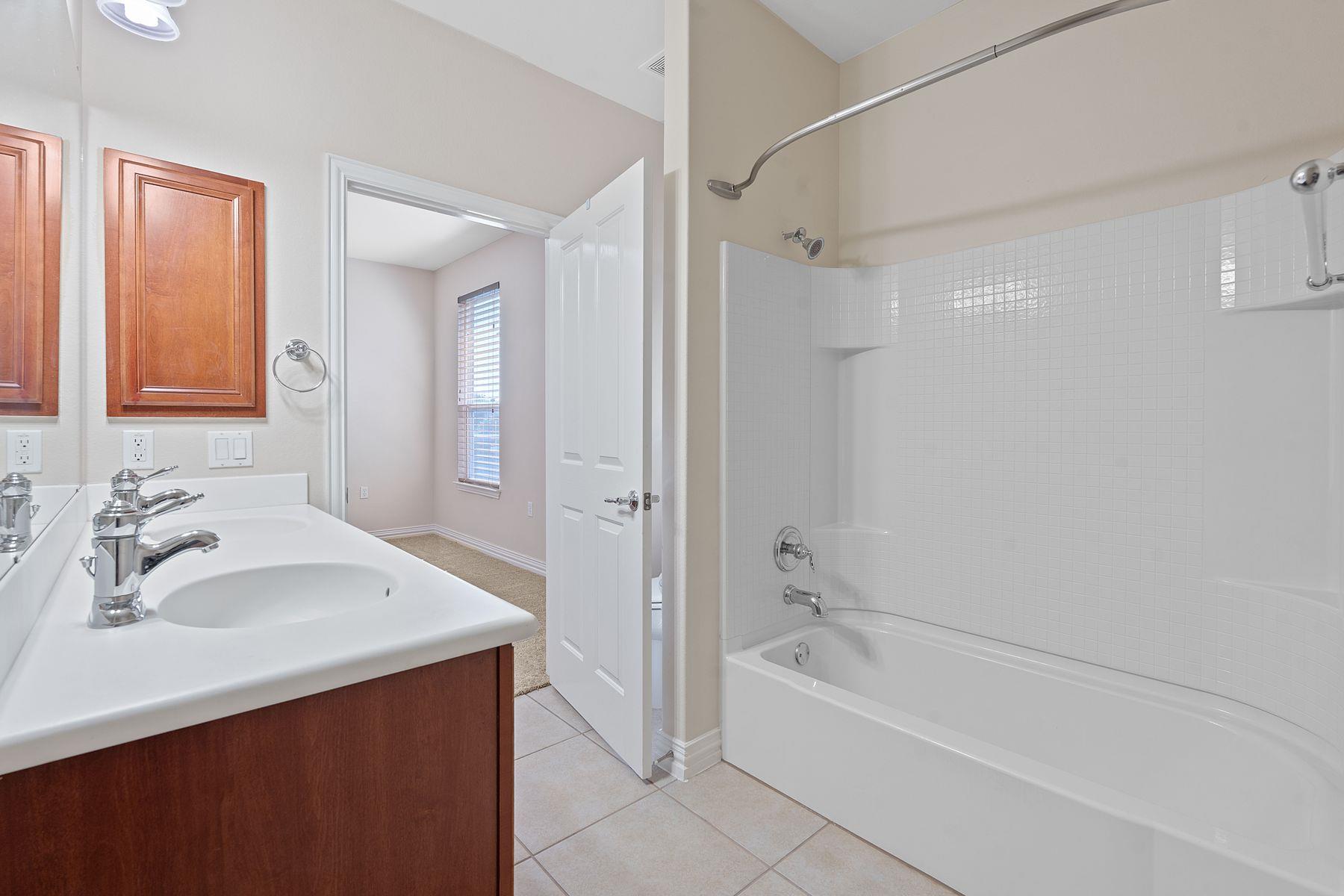 203 Independence Creek Ln, Georgetown, TX 78633