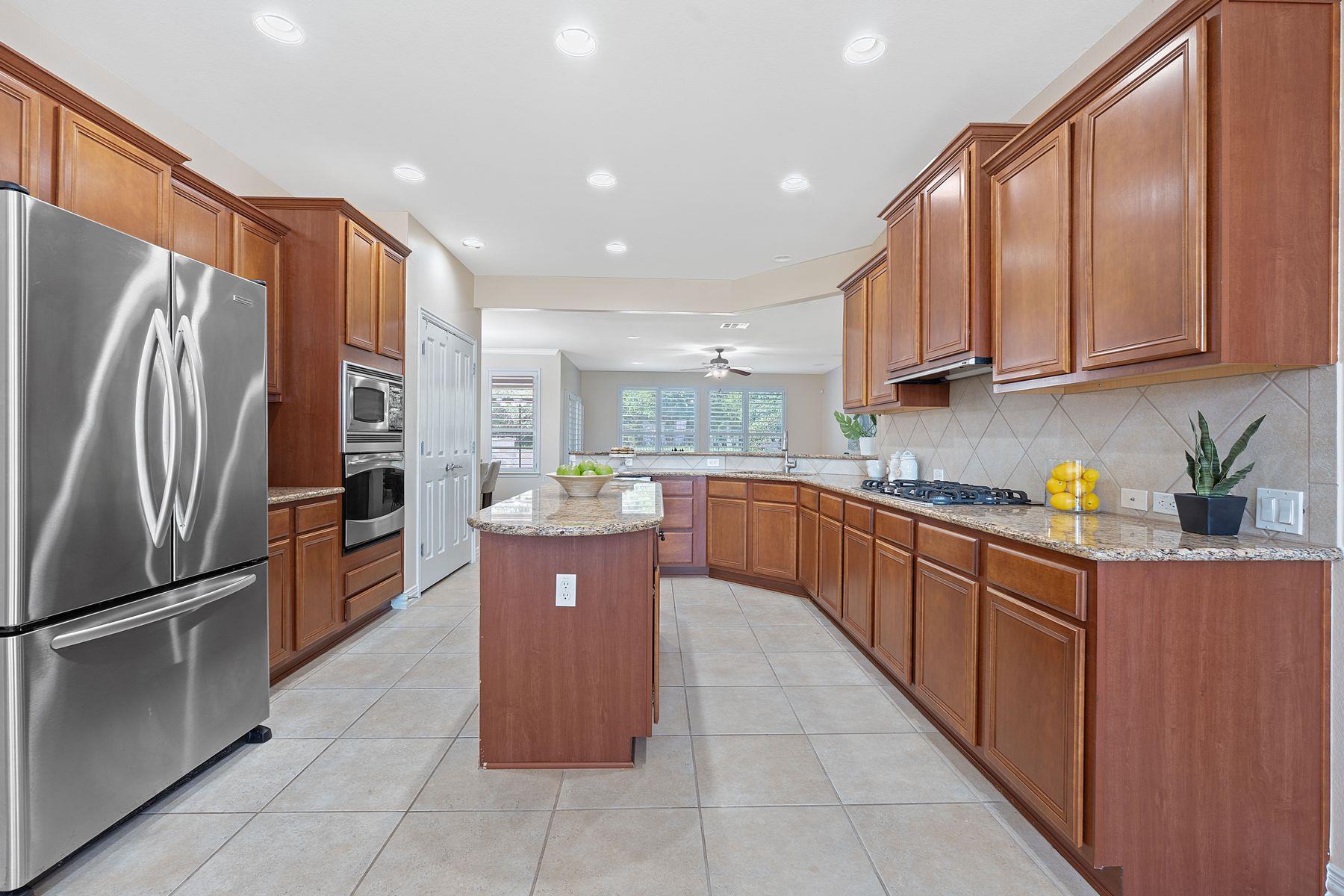 203 Independence Creek Ln, Georgetown, TX 78633