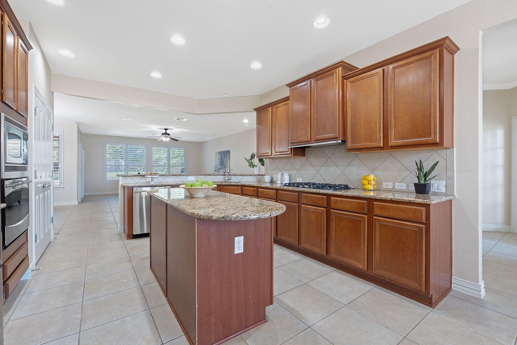 203 Independence Creek Ln, Georgetown, TX 78633