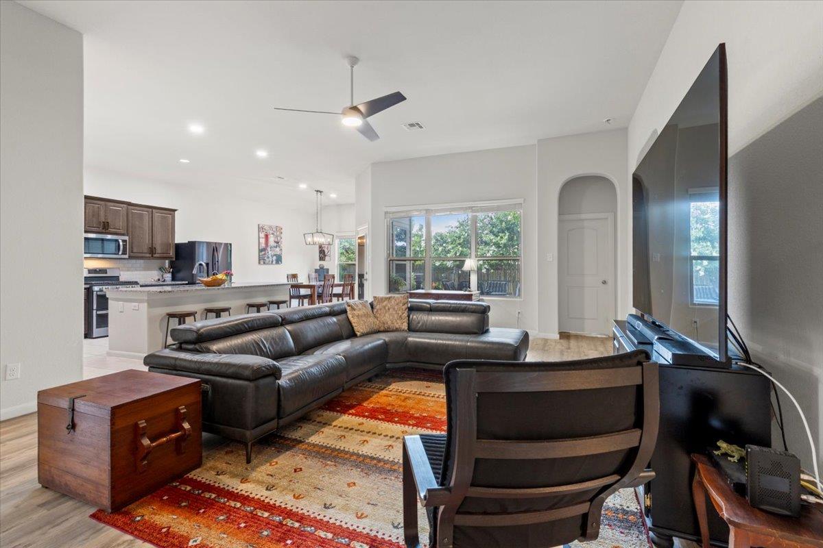 205 Headwaters Dr, Bastrop, TX 78602