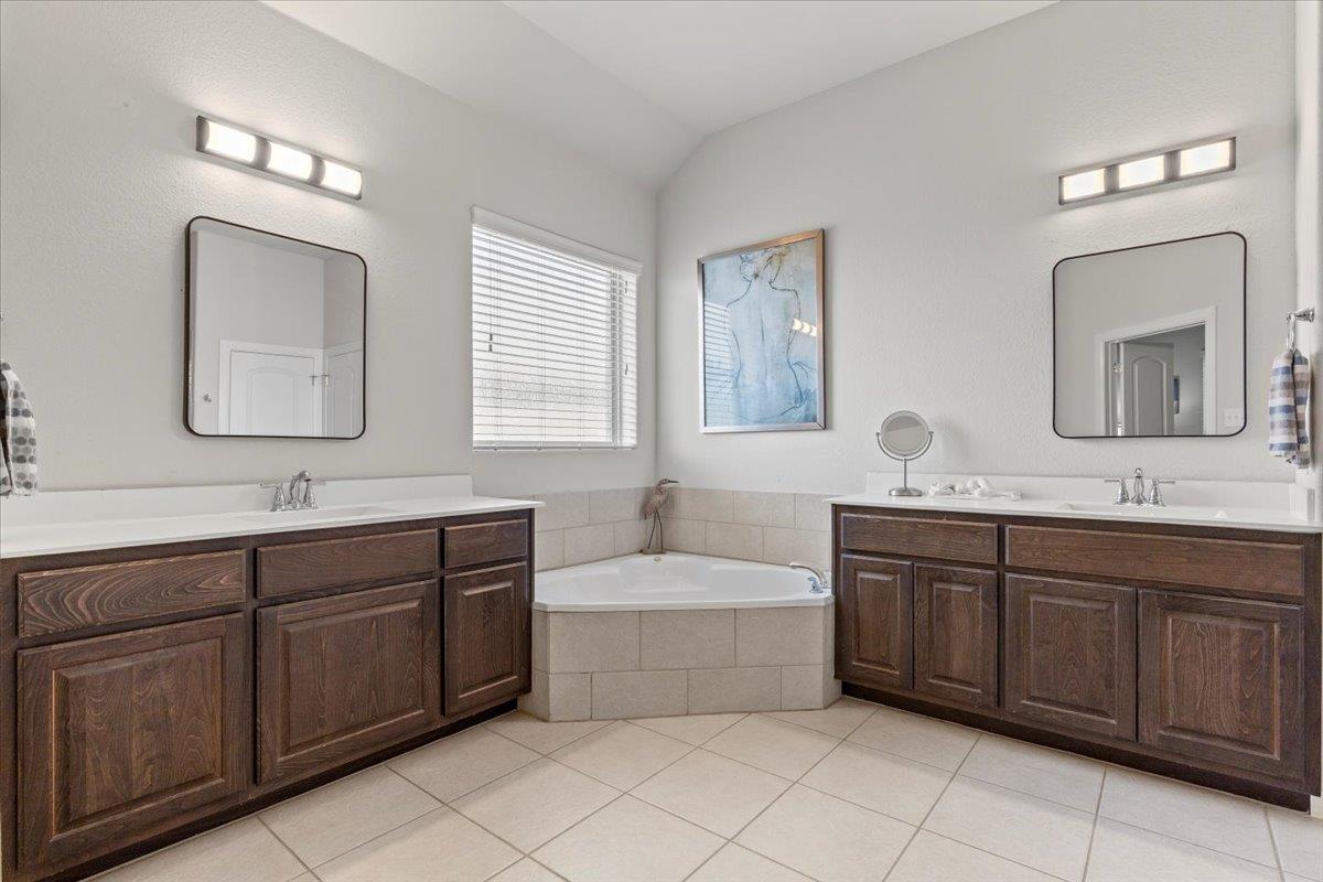 205 Headwaters Dr, Bastrop, TX 78602