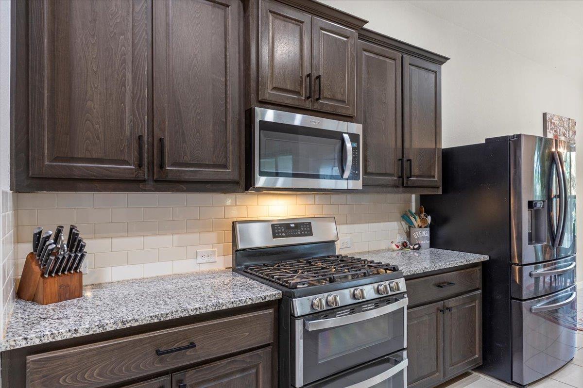 205 Headwaters Dr, Bastrop, TX 78602