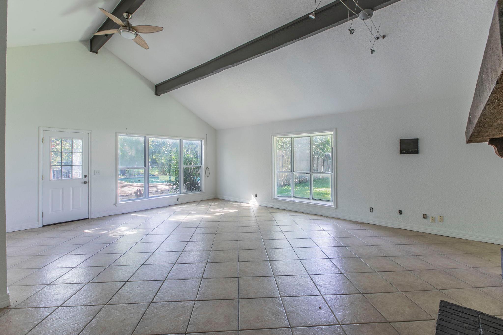 1905 Great Oaks Dr, Round Rock, TX 78681