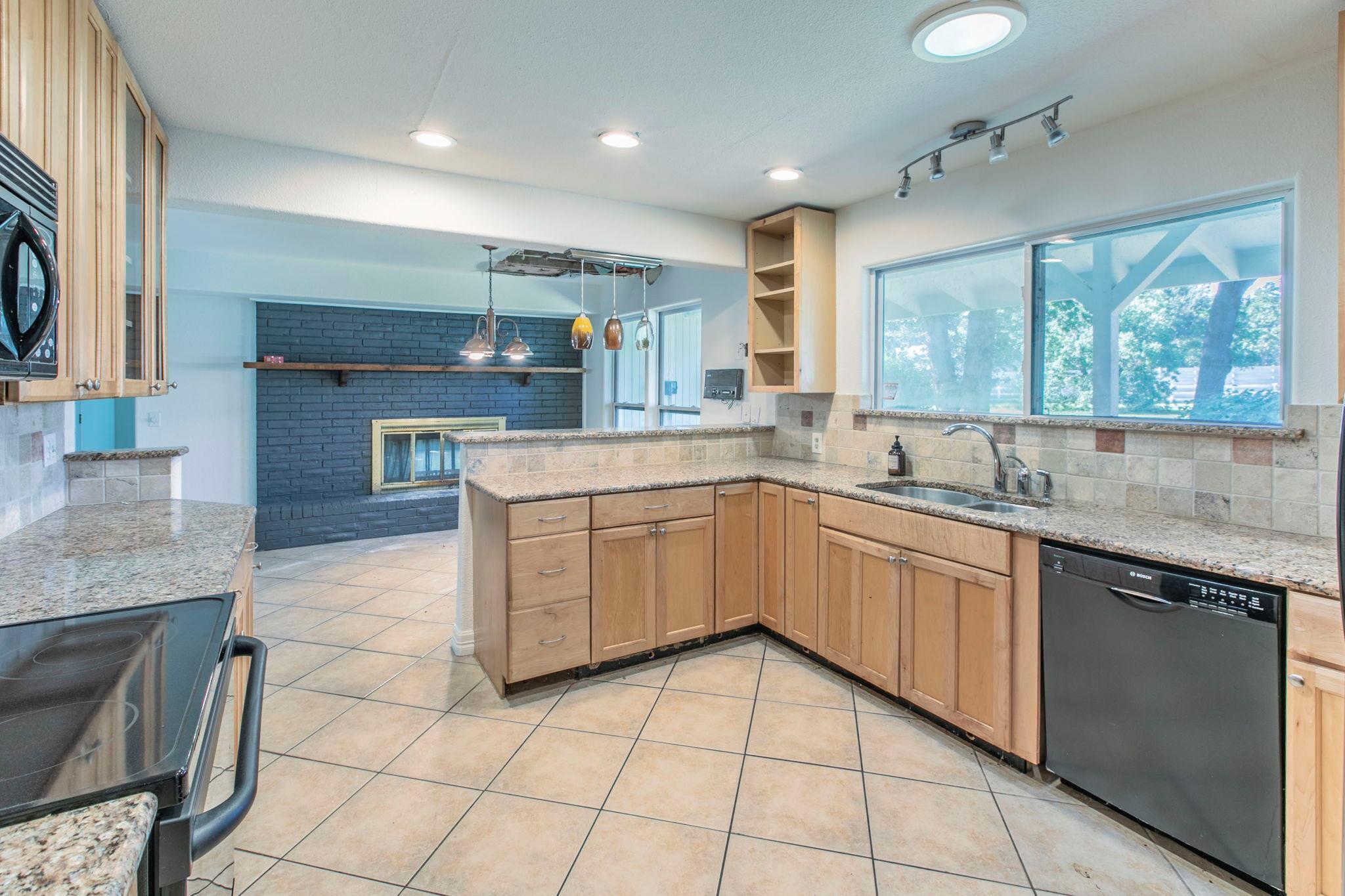 1905 Great Oaks Dr, Round Rock, TX 78681