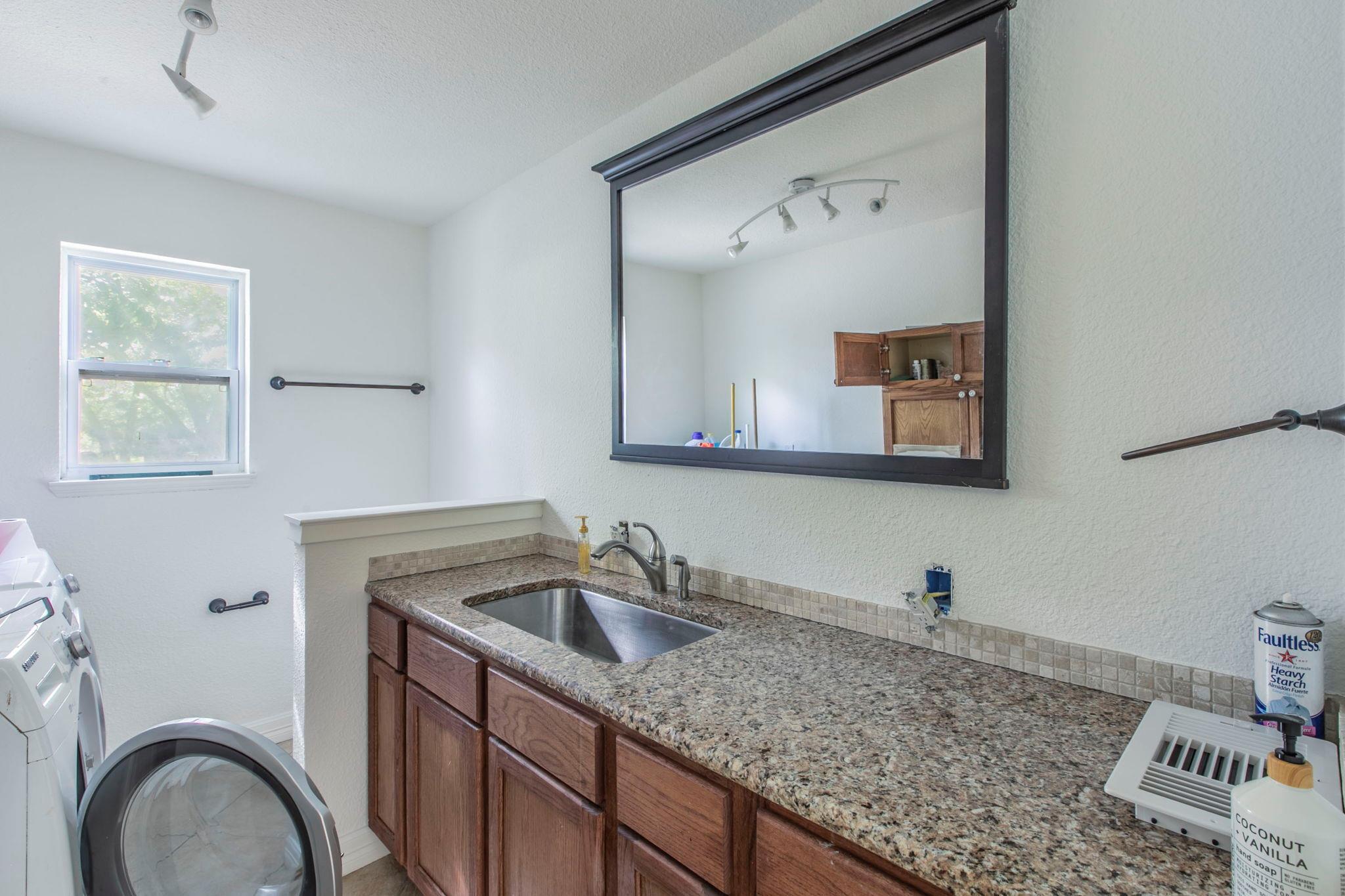 1905 Great Oaks Dr, Round Rock, TX 78681