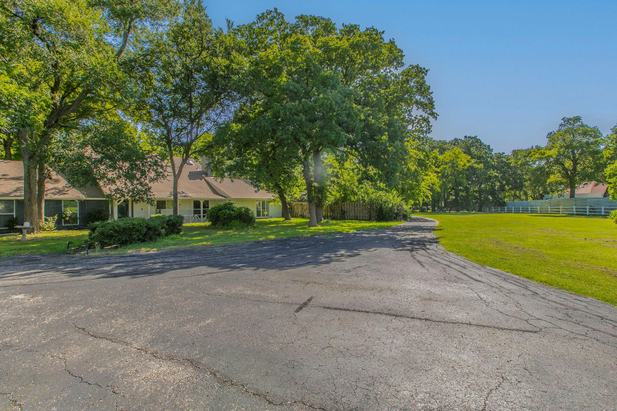 1905 Great Oaks Dr, Round Rock, TX 78681