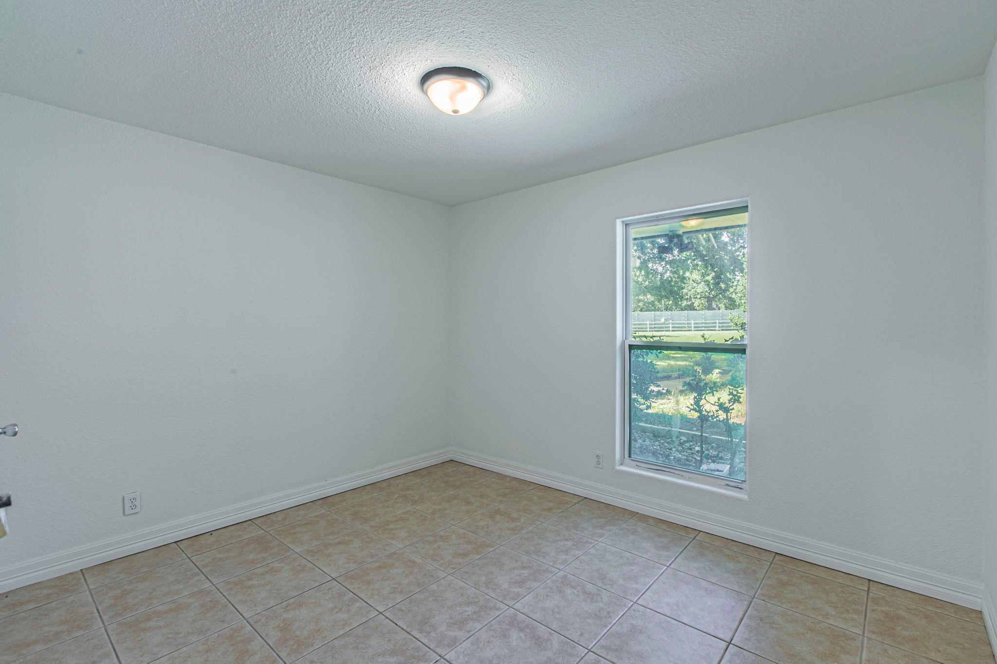1905 Great Oaks Dr, Round Rock, TX 78681