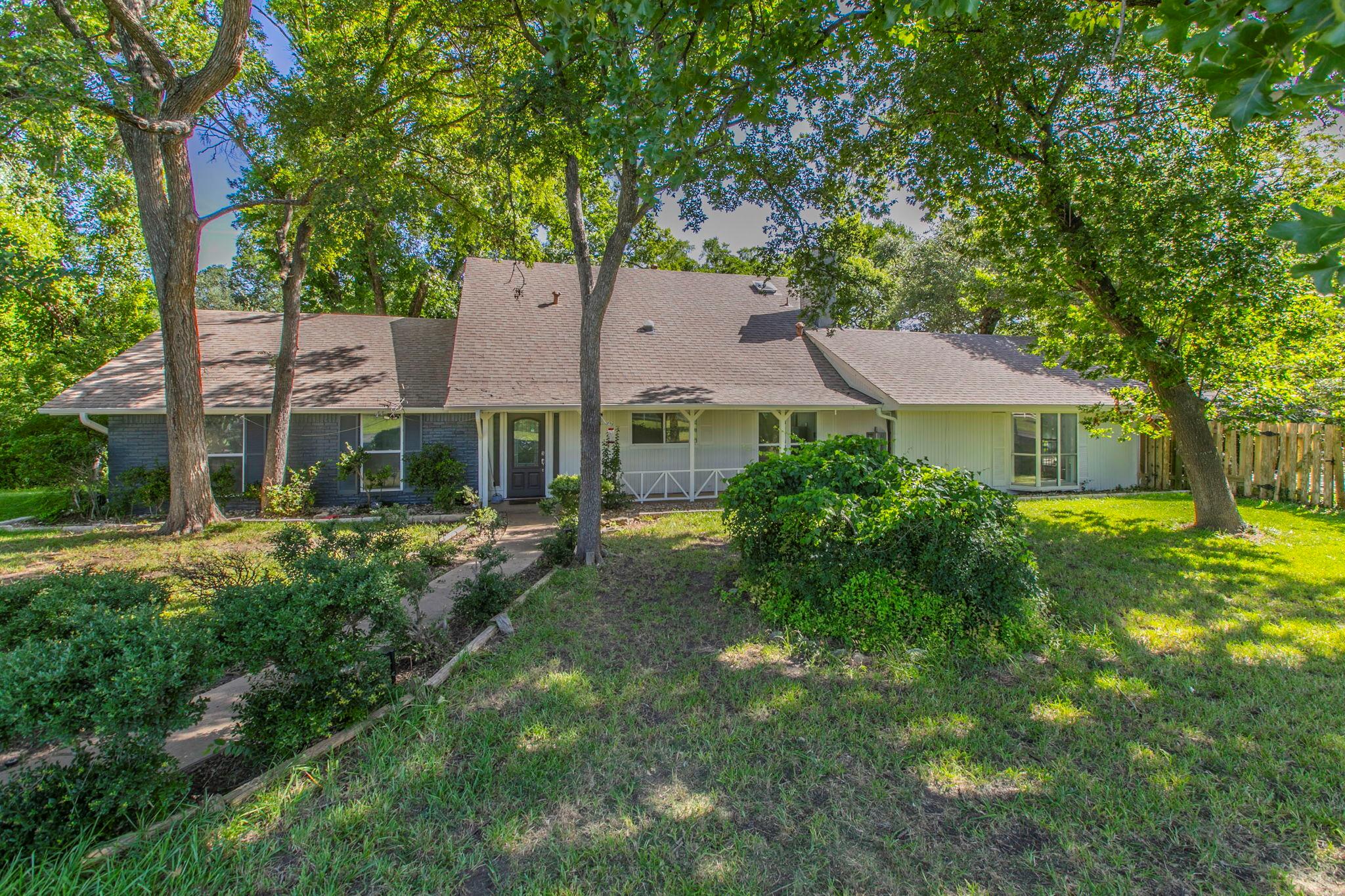 1905 Great Oaks Dr, Round Rock, TX 78681