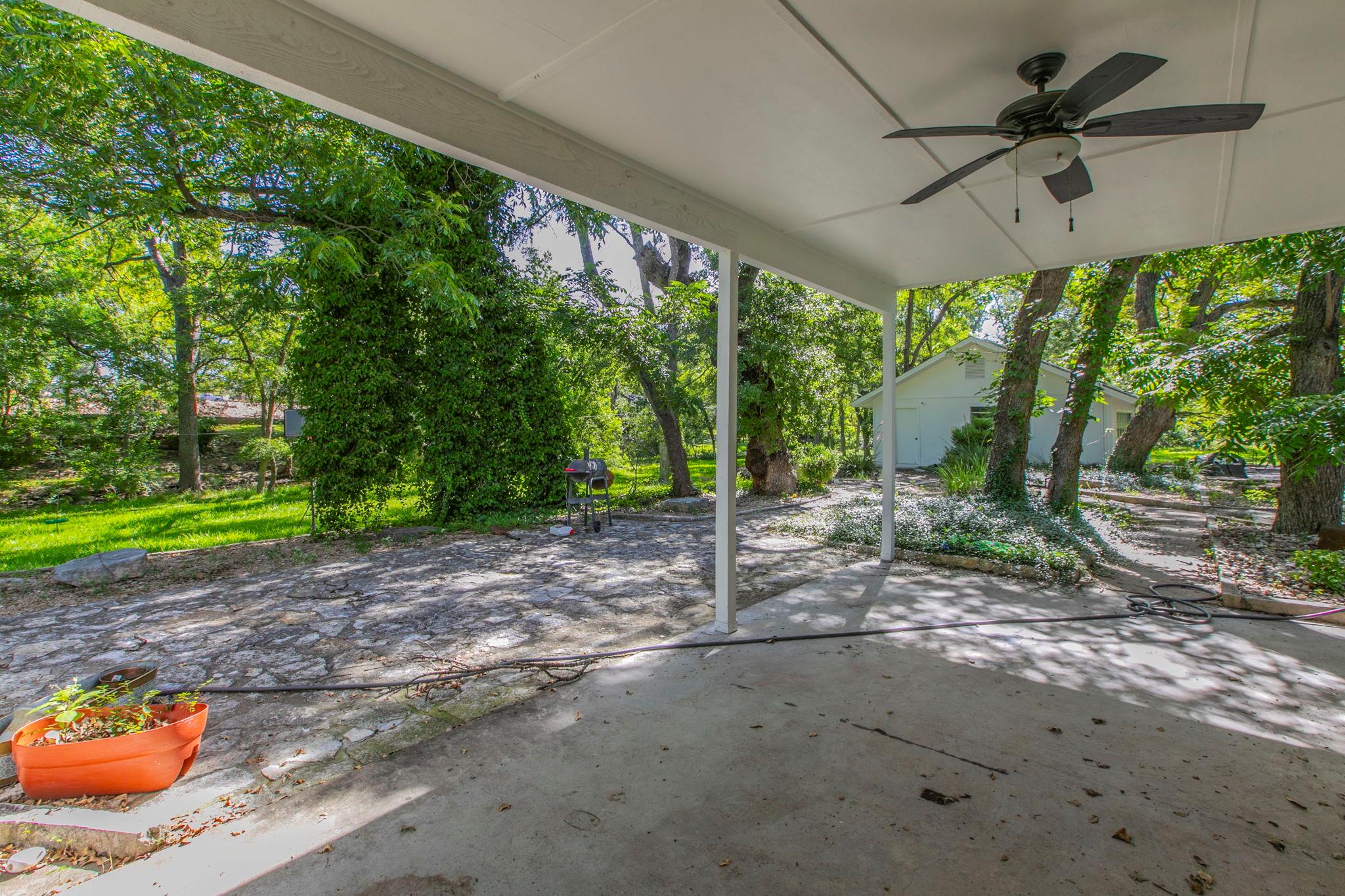 1905 Great Oaks Dr, Round Rock, TX 78681