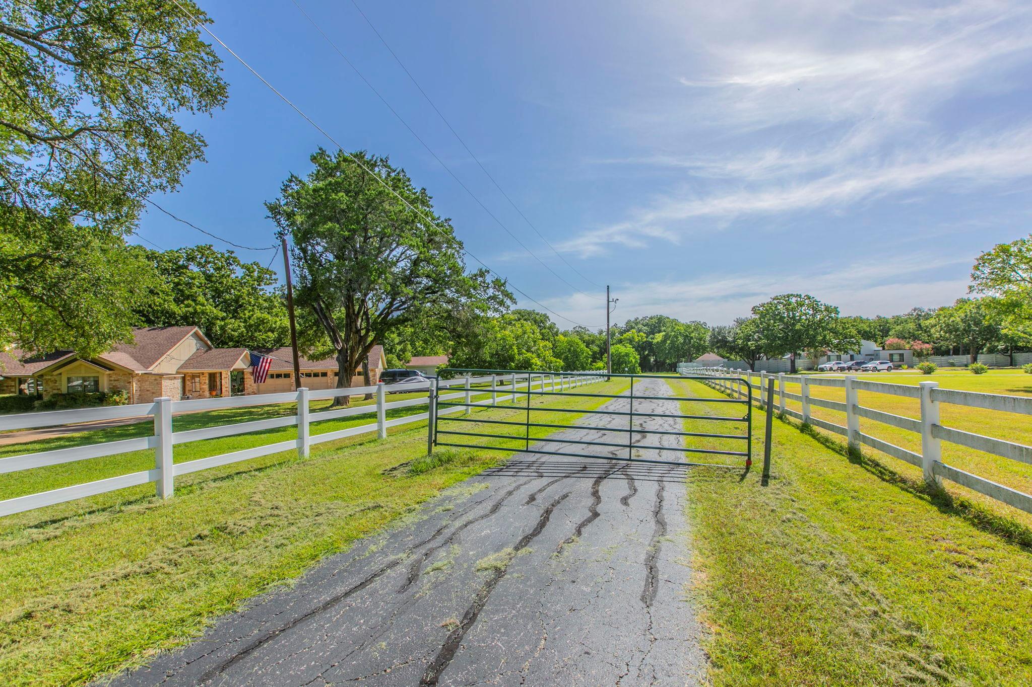 1905 Great Oaks Dr, Round Rock, TX 78681