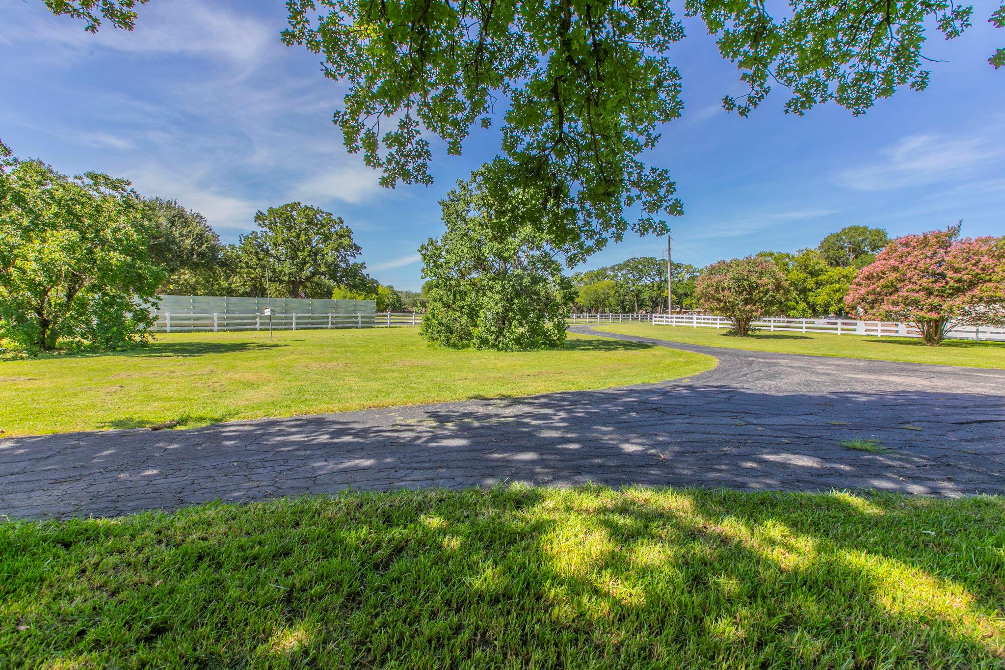 1905 Great Oaks Dr, Round Rock, TX 78681