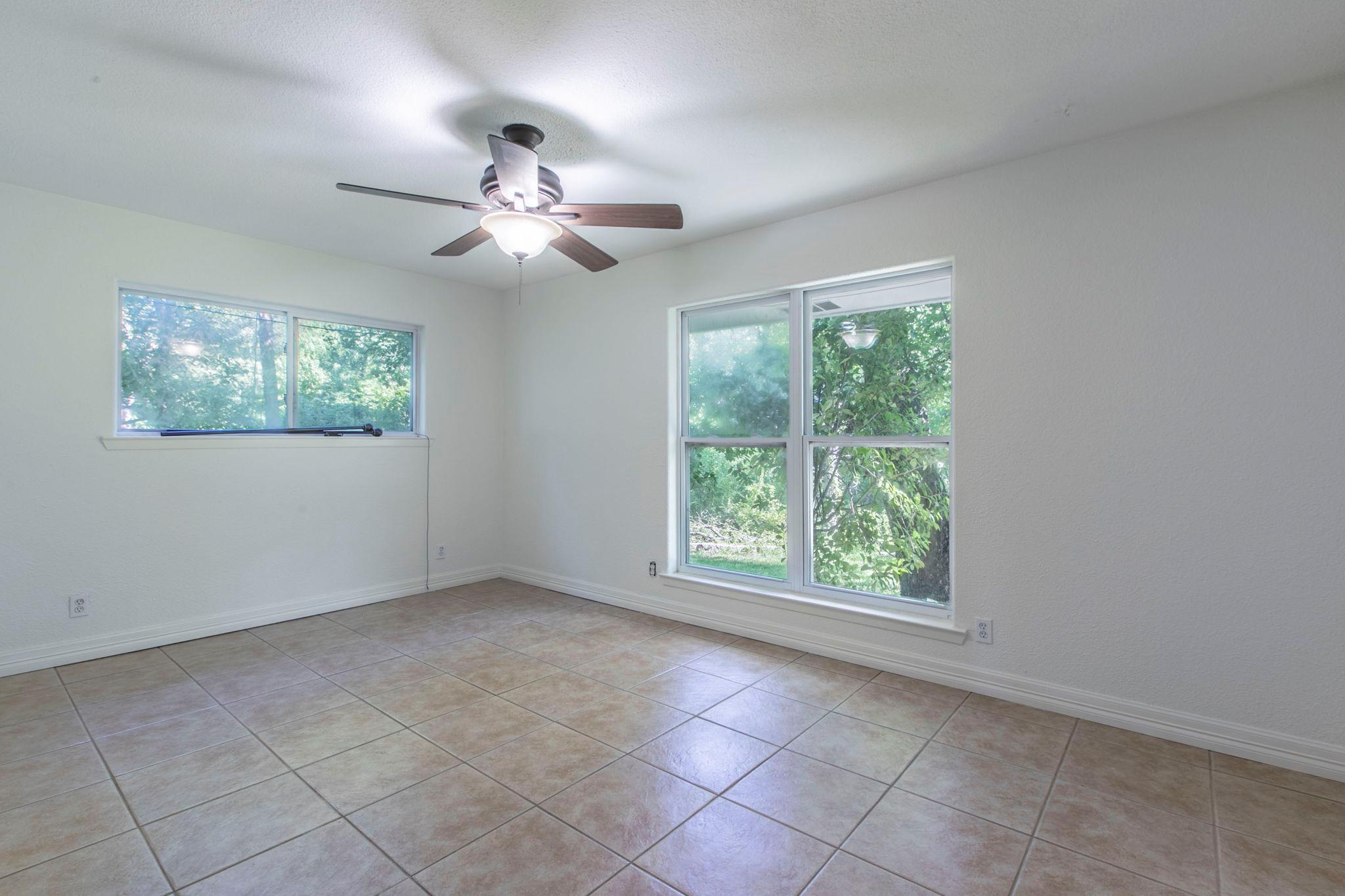 1905 Great Oaks Dr, Round Rock, TX 78681