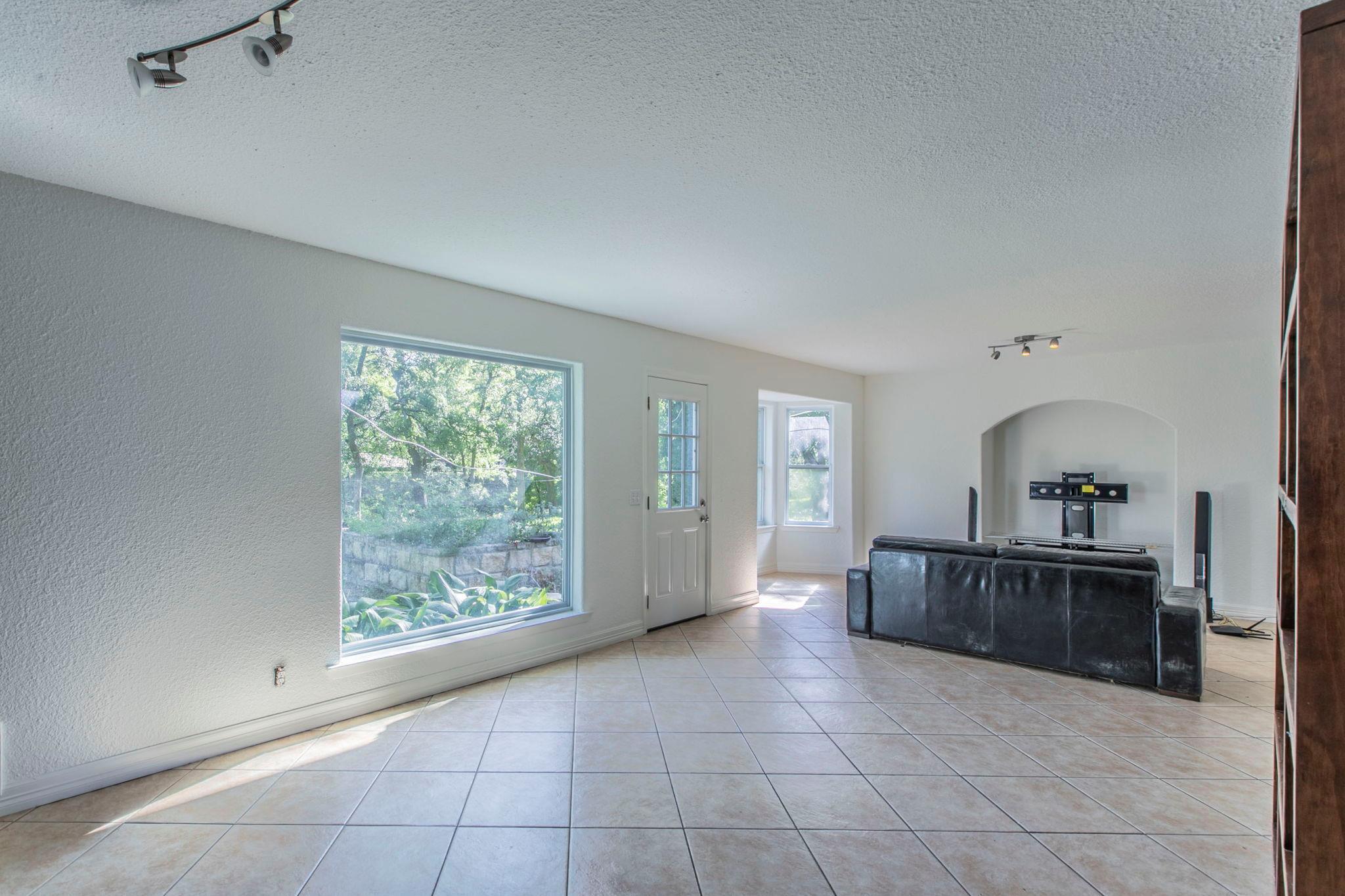 1905 Great Oaks Dr, Round Rock, TX 78681