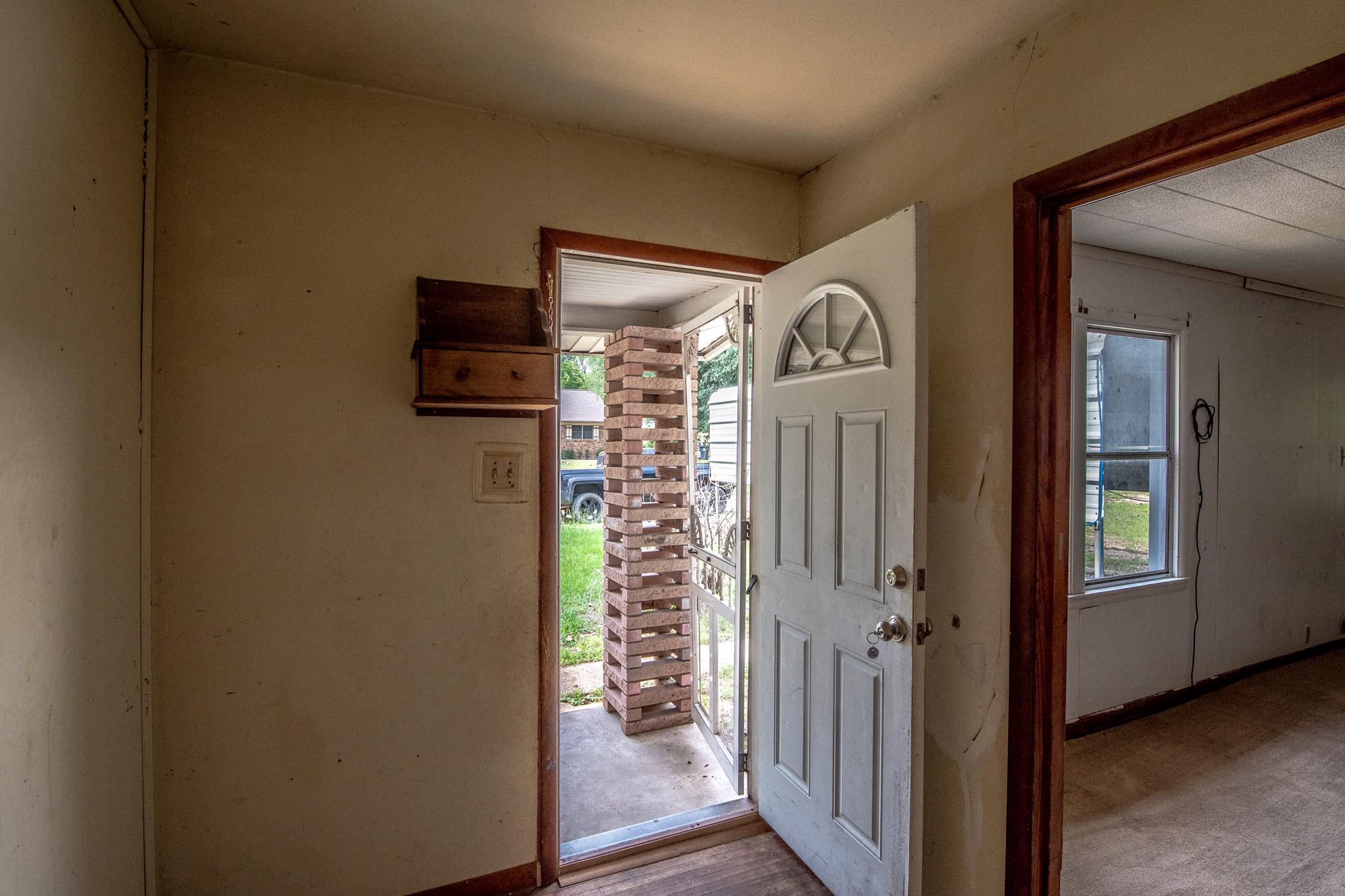 530 Sierra Dr, Rockdale, TX 76576