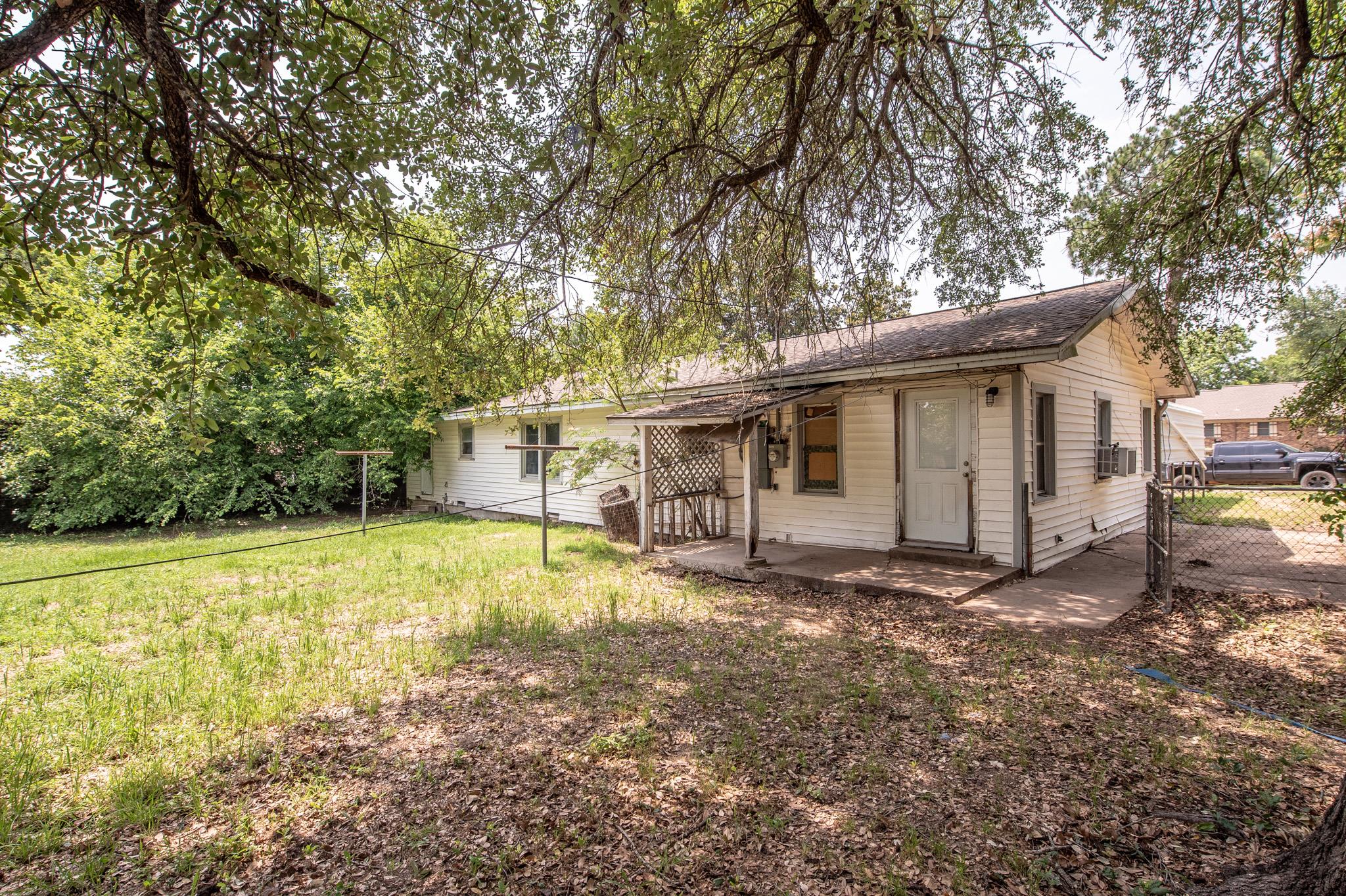 530 Sierra Dr, Rockdale, TX 76576