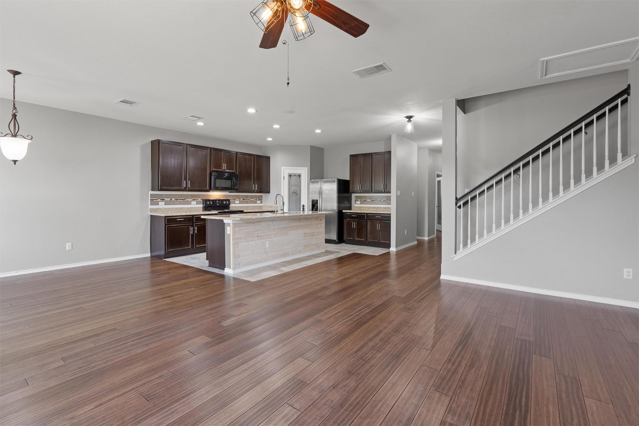 205 Talon Grasp Trl, Leander, TX 78641