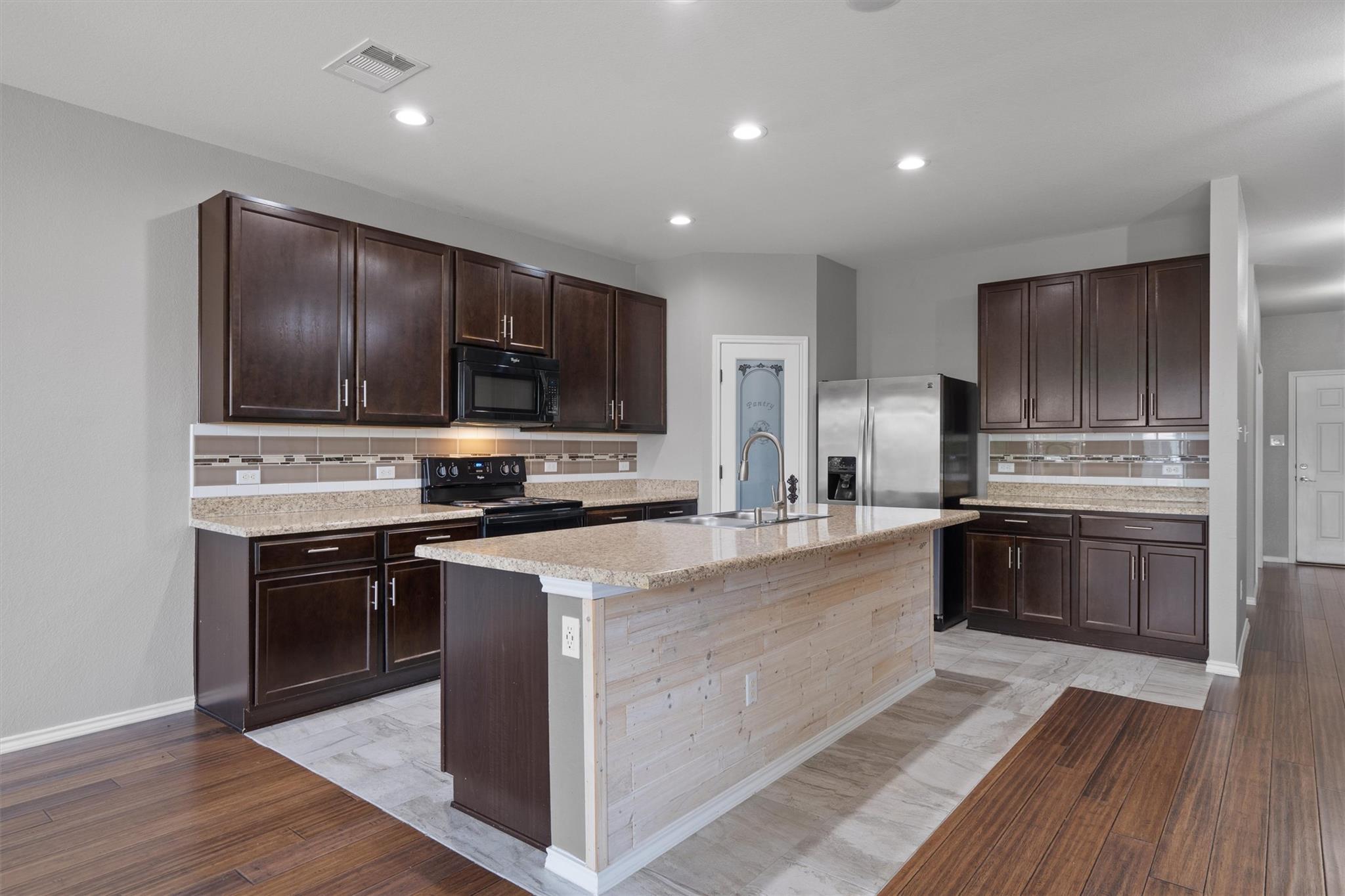 205 Talon Grasp Trl, Leander, TX 78641