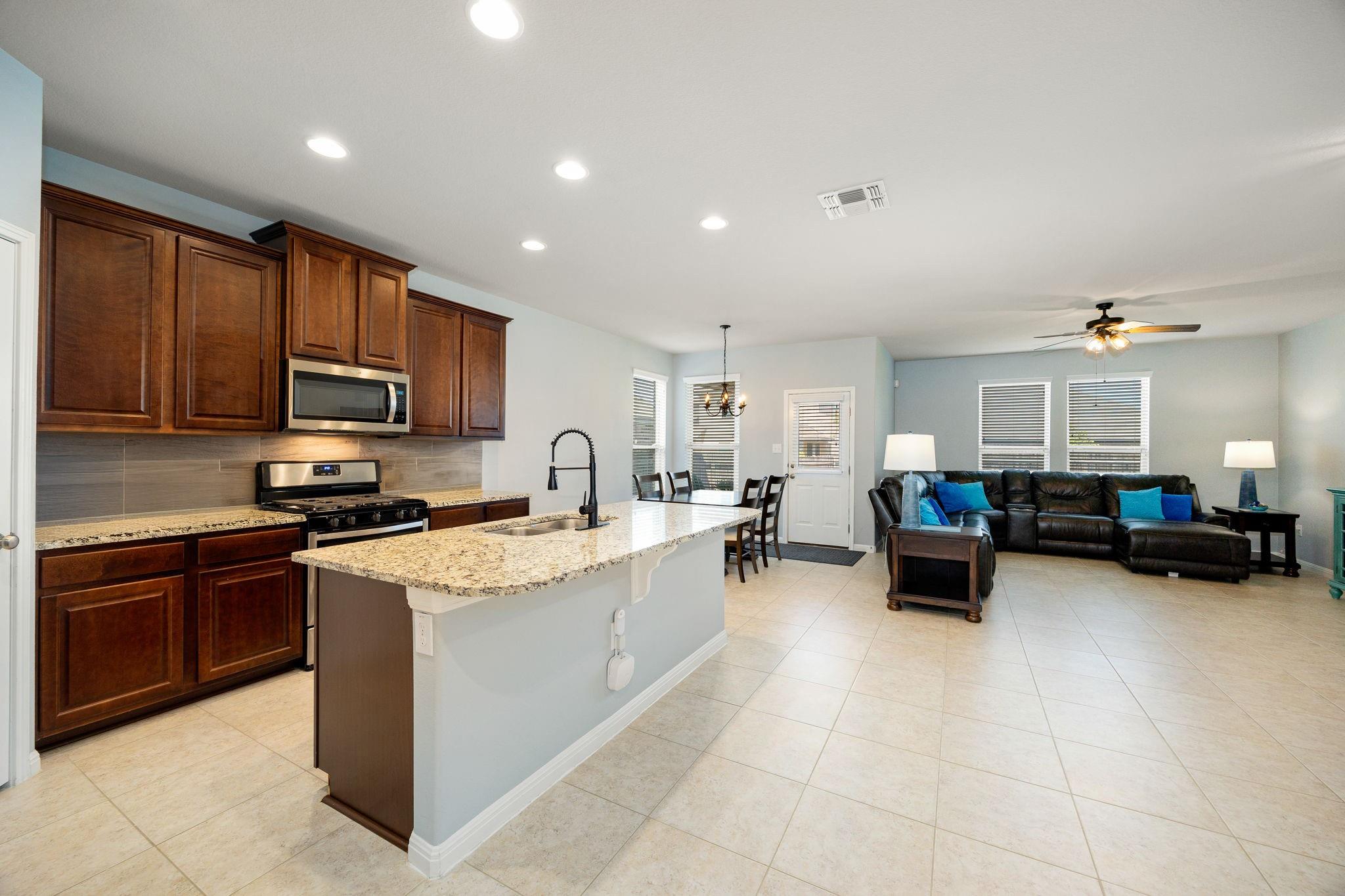 1913 Goldilocks Ln, Austin, TX 78652