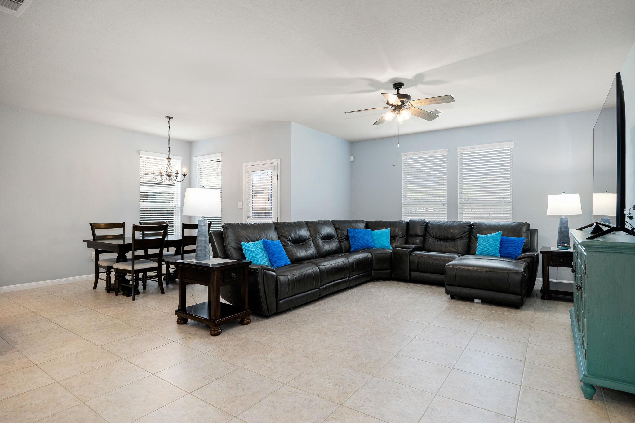 1913 Goldilocks Ln, Austin, TX 78652