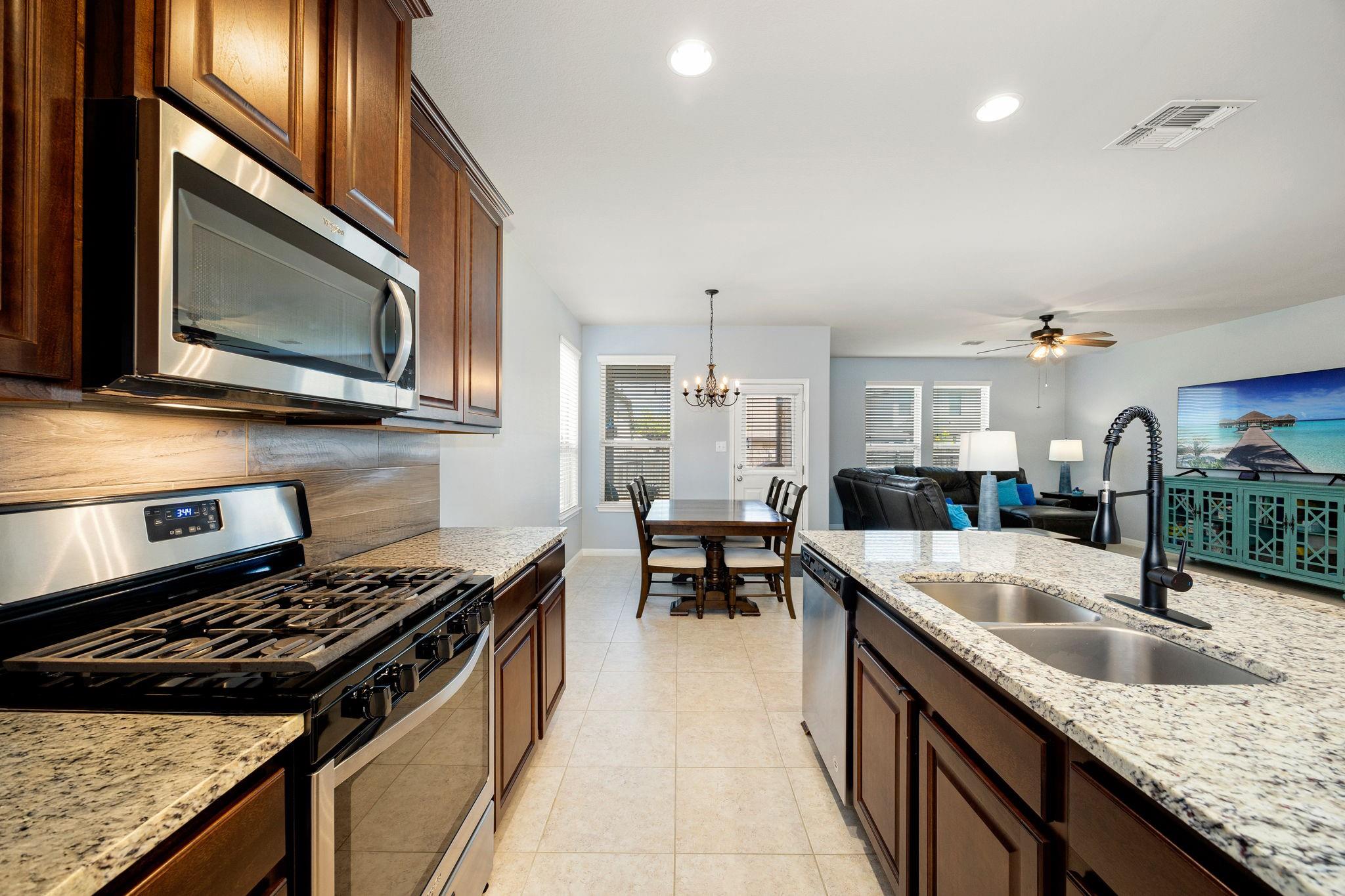 1913 Goldilocks Ln, Austin, TX 78652