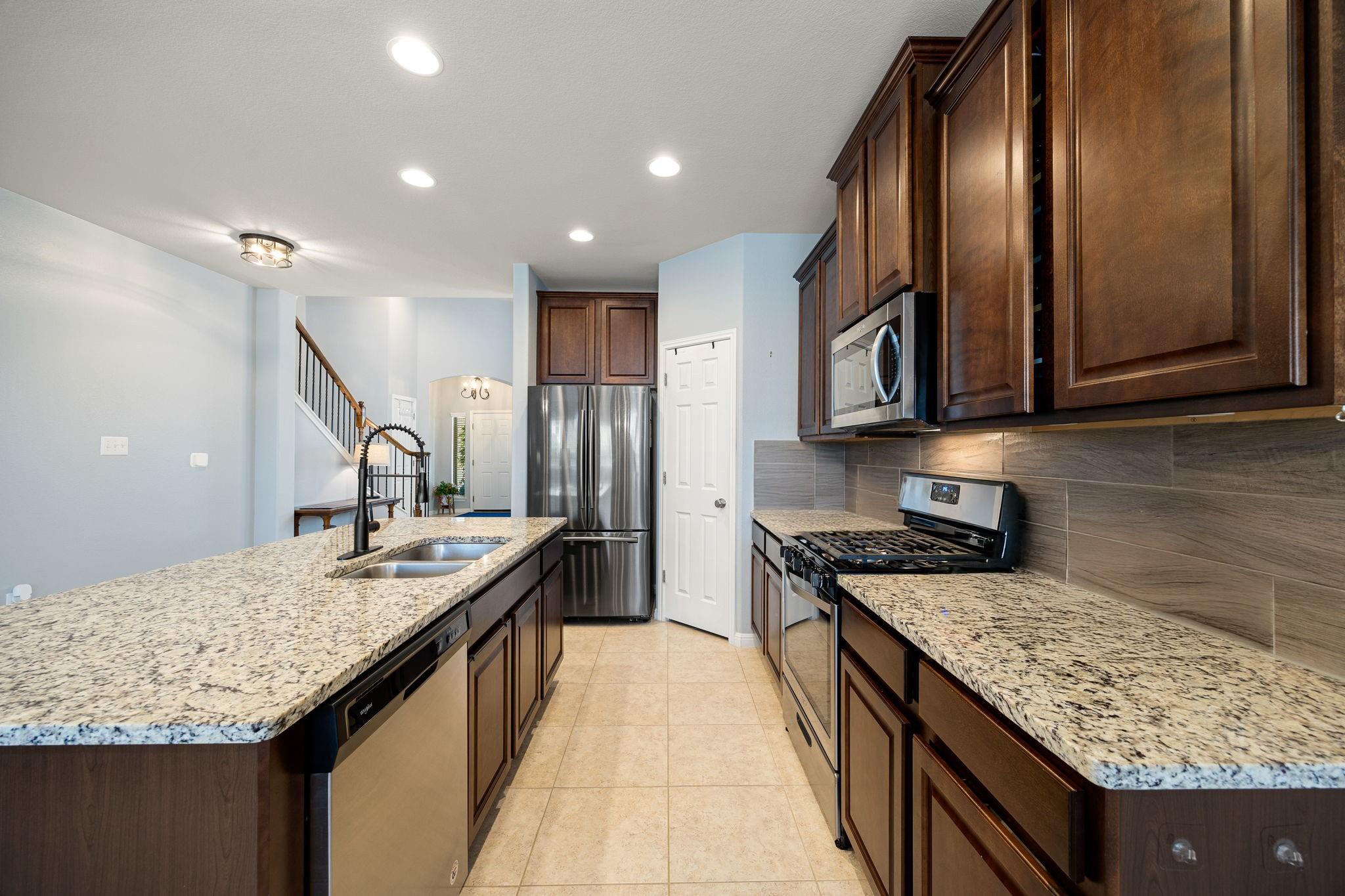 1913 Goldilocks Ln, Austin, TX 78652