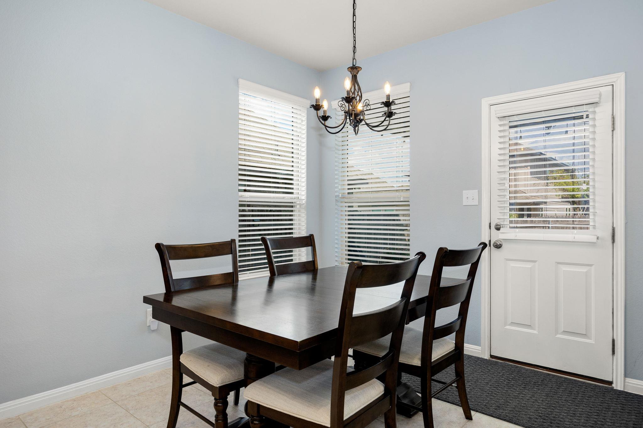 1913 Goldilocks Ln, Austin, TX 78652